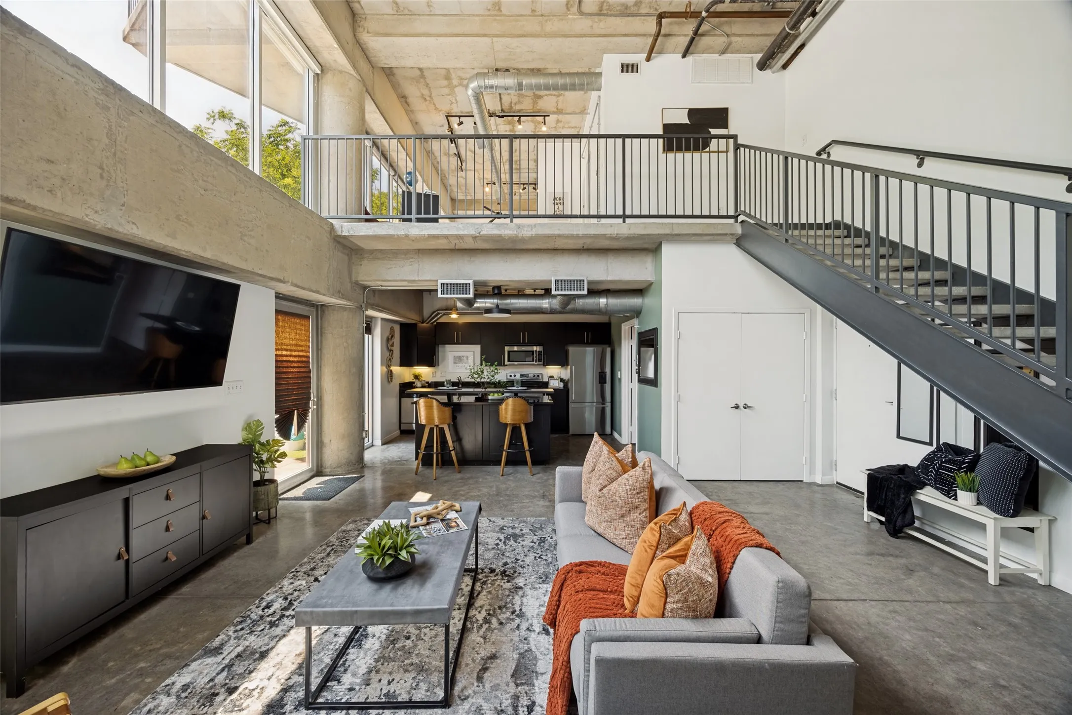 Condominium For Sale in Dallas County , 1001 Belleview Street 101, Dallas, Texas 75215, 1 Bedroom, 2 Bathroom, 2 Garage spaces, 1,010 Sqft, built in 2007, mls#21323728, Real Estate Agent in Dallas, Homes For Sale in Dallas county, Homes For Sale in Dallas, Realtor in Dallas Texas, Real Estate Brokerage Independent Realty Texas, Luminita Cordes Realtor