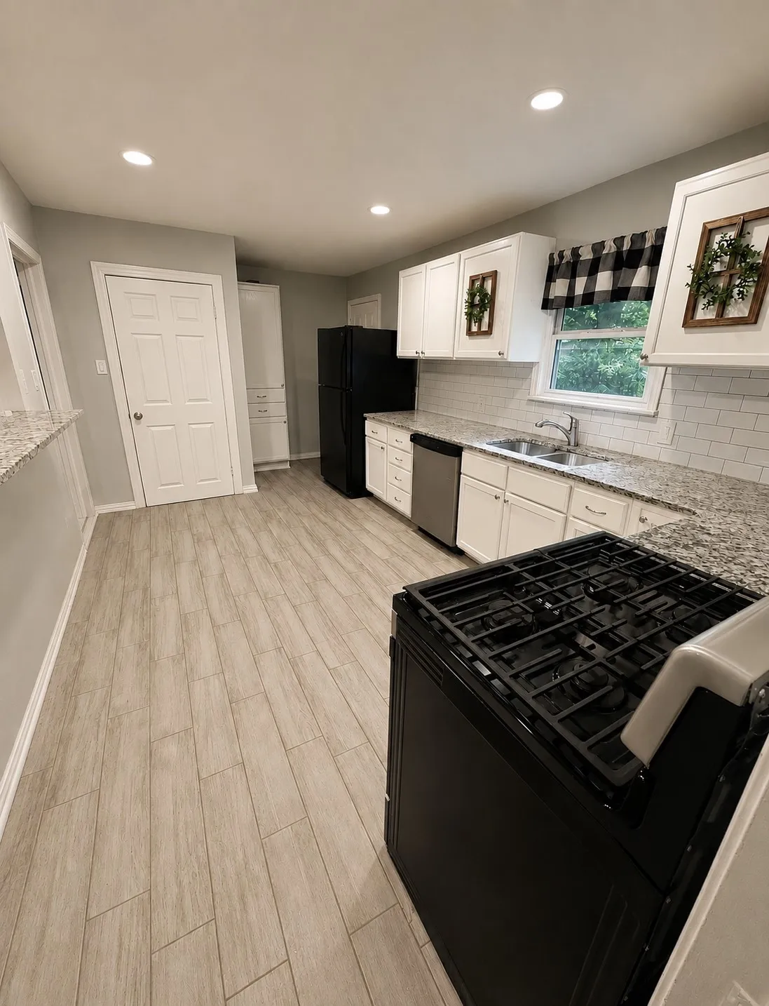 Single Family Residence For Sale in Kaufman County , 1806 Austin Drive, Kaufman, Texas 75142, 3 Bedrooms, 1 Bathroom, 1 Garage spaces, 1,279 Sqft, built in 1900, Price $210,000, mls#21324409, Real Estate Agent in Kaufman, Homes For Sale in Kaufman county, Homes For Sale in Kaufman, Realtor in Kaufman Texas, Real Estate Brokerage Independent Realty Texas, Luminita Cordes Realtor