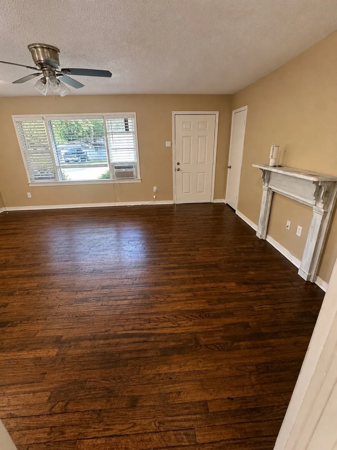 Single Family Residence For Sale in Kaufman County , 1806 Austin Drive, Kaufman, Texas 75142, 3 Bedrooms, 1 Bathroom, 1 Garage spaces, 1,279 Sqft, built in 1900, Price $210,000, mls#21324409, Real Estate Agent in Kaufman, Homes For Sale in Kaufman county, Homes For Sale in Kaufman, Realtor in Kaufman Texas, Real Estate Brokerage Independent Realty Texas, Luminita Cordes Realtor