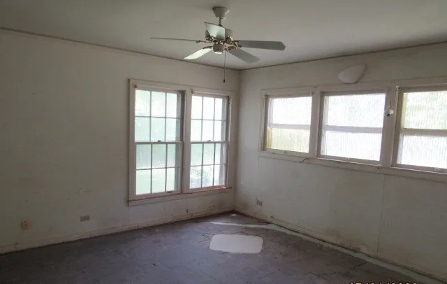 Single Family Residence For Sale in Mc Lennan County , 717 Tulane Street, Beverly Hills, Texas 76711, 3 Bedroom, 3 Bathroom, 2 Garage spaces, 1,214 Sqft, built in 1954, mls#21324391, Real Estate Agent in Beverly Hills, Homes For Sale in Mc Lennan county, Homes For Sale in Beverly Hills, Realtor in Beverly Hills Texas, Real Estate Brokerage Independent Realty Texas, Luminita Cordes Realtor