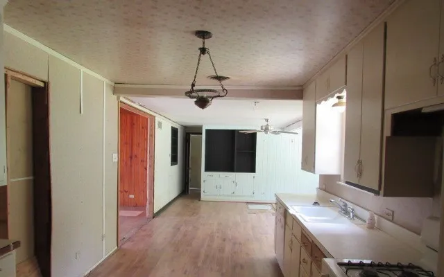 Single Family Residence For Sale in Mc Lennan County , 717 Tulane Street, Beverly Hills, Texas 76711, 3 Bedroom, 3 Bathroom, 2 Garage spaces, 1,214 Sqft, built in 1954, mls#21324391, Real Estate Agent in Beverly Hills, Homes For Sale in Mc Lennan county, Homes For Sale in Beverly Hills, Realtor in Beverly Hills Texas, Real Estate Brokerage Independent Realty Texas, Luminita Cordes Realtor