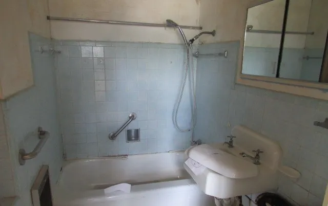 Single Family Residence For Sale in Mc Lennan County , 717 Tulane Street, Beverly Hills, Texas 76711, 3 Bedroom, 3 Bathroom, 2 Garage spaces, 1,214 Sqft, built in 1954, mls#21324391, Real Estate Agent in Beverly Hills, Homes For Sale in Mc Lennan county, Homes For Sale in Beverly Hills, Realtor in Beverly Hills Texas, Real Estate Brokerage Independent Realty Texas, Luminita Cordes Realtor