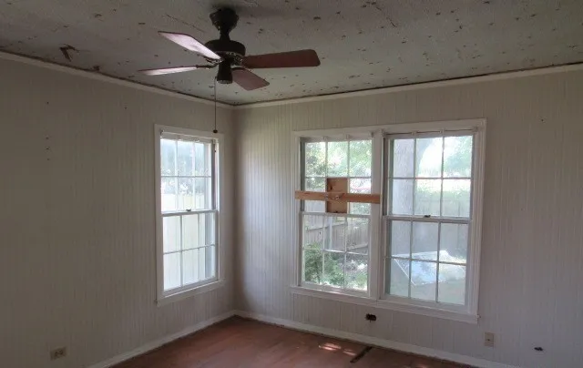 Single Family Residence For Sale in Mc Lennan County , 717 Tulane Street, Beverly Hills, Texas 76711, 3 Bedroom, 3 Bathroom, 2 Garage spaces, 1,214 Sqft, built in 1954, mls#21324391, Real Estate Agent in Beverly Hills, Homes For Sale in Mc Lennan county, Homes For Sale in Beverly Hills, Realtor in Beverly Hills Texas, Real Estate Brokerage Independent Realty Texas, Luminita Cordes Realtor