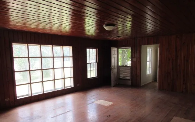 Single Family Residence For Sale in Mc Lennan County , 717 Tulane Street, Beverly Hills, Texas 76711, 3 Bedroom, 3 Bathroom, 2 Garage spaces, 1,214 Sqft, built in 1954, mls#21324391, Real Estate Agent in Beverly Hills, Homes For Sale in Mc Lennan county, Homes For Sale in Beverly Hills, Realtor in Beverly Hills Texas, Real Estate Brokerage Independent Realty Texas, Luminita Cordes Realtor