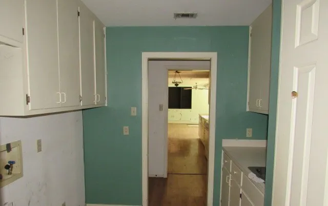 Single Family Residence For Sale in Mc Lennan County , 717 Tulane Street, Beverly Hills, Texas 76711, 3 Bedroom, 3 Bathroom, 2 Garage spaces, 1,214 Sqft, built in 1954, mls#21324391, Real Estate Agent in Beverly Hills, Homes For Sale in Mc Lennan county, Homes For Sale in Beverly Hills, Realtor in Beverly Hills Texas, Real Estate Brokerage Independent Realty Texas, Luminita Cordes Realtor