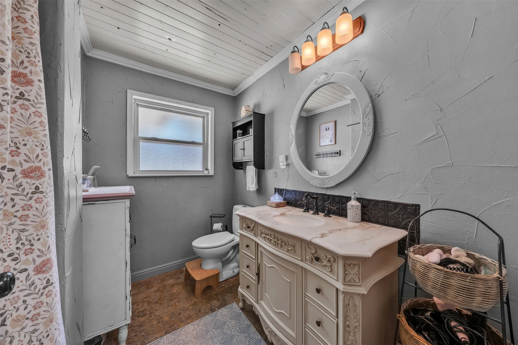 Single Family Residence For Sale in Johnson County , 212 Circle Drive, Alvarado, Texas 76009, 3 Bedroom, 2 Bathroom, 2 Garage spaces, 2,064 Sqft, built in 1985, mls#21323540, Real Estate Agent in Alvarado, Homes For Sale in Johnson county, Homes For Sale in Alvarado, Realtor in Alvarado Texas, Real Estate Brokerage Independent Realty Texas, Luminita Cordes Realtor