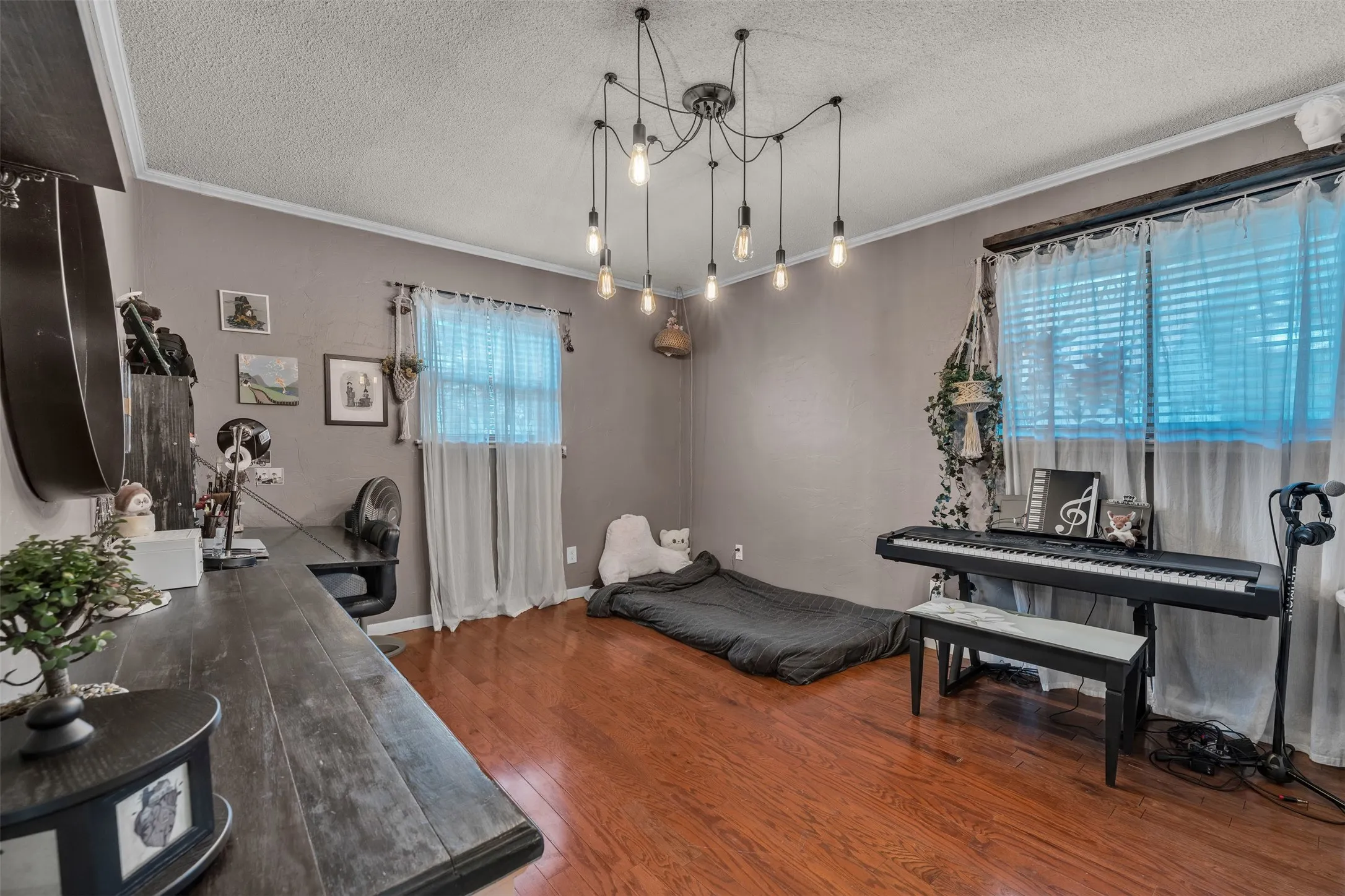 Single Family Residence For Sale in Johnson County , 212 Circle Drive, Alvarado, Texas 76009, 3 Bedroom, 2 Bathroom, 2 Garage spaces, 2,064 Sqft, built in 1985, mls#21323540, Real Estate Agent in Alvarado, Homes For Sale in Johnson county, Homes For Sale in Alvarado, Realtor in Alvarado Texas, Real Estate Brokerage Independent Realty Texas, Luminita Cordes Realtor