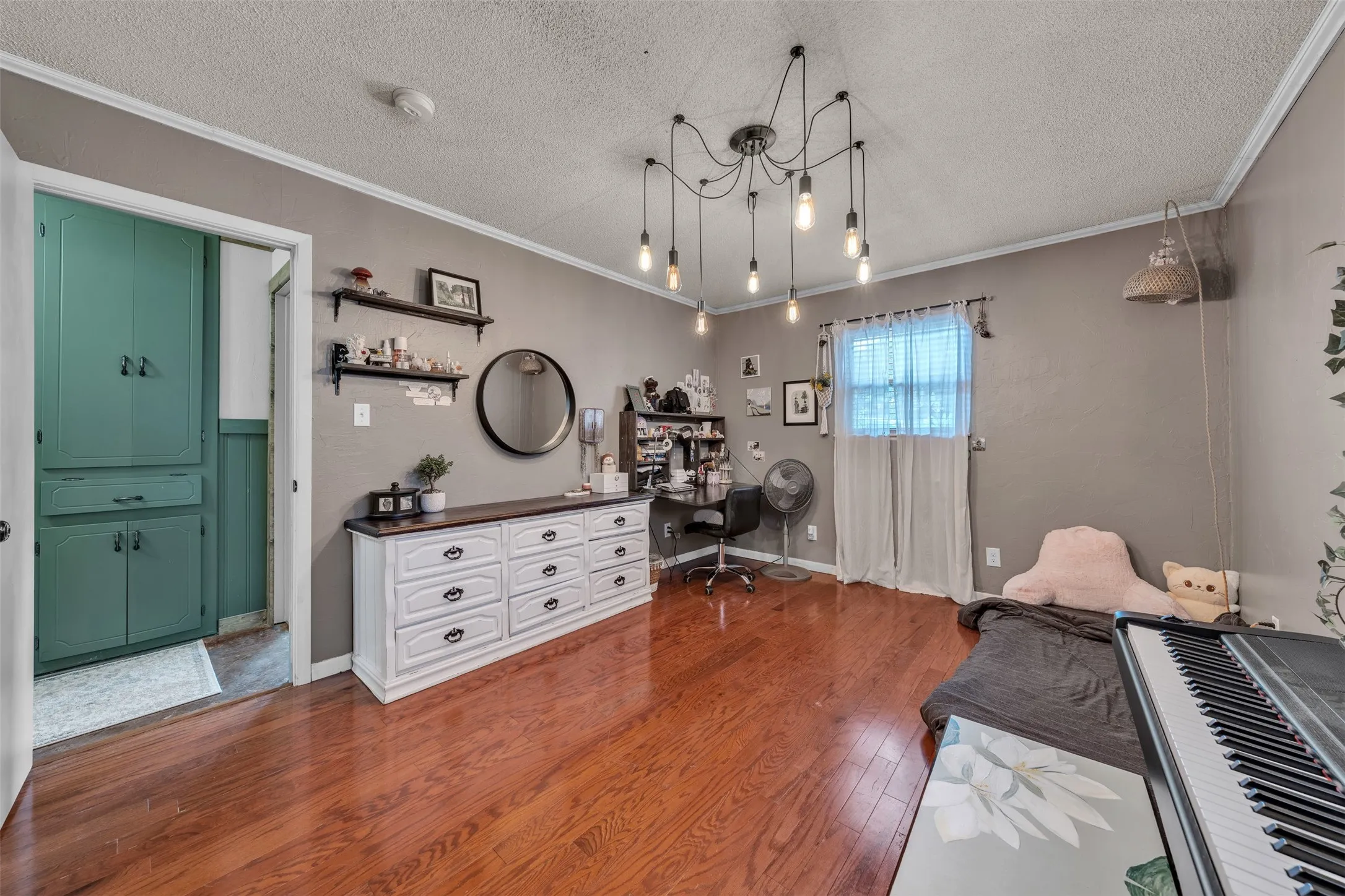Single Family Residence For Sale in Johnson County , 212 Circle Drive, Alvarado, Texas 76009, 3 Bedroom, 2 Bathroom, 2 Garage spaces, 2,064 Sqft, built in 1985, mls#21323540, Real Estate Agent in Alvarado, Homes For Sale in Johnson county, Homes For Sale in Alvarado, Realtor in Alvarado Texas, Real Estate Brokerage Independent Realty Texas, Luminita Cordes Realtor