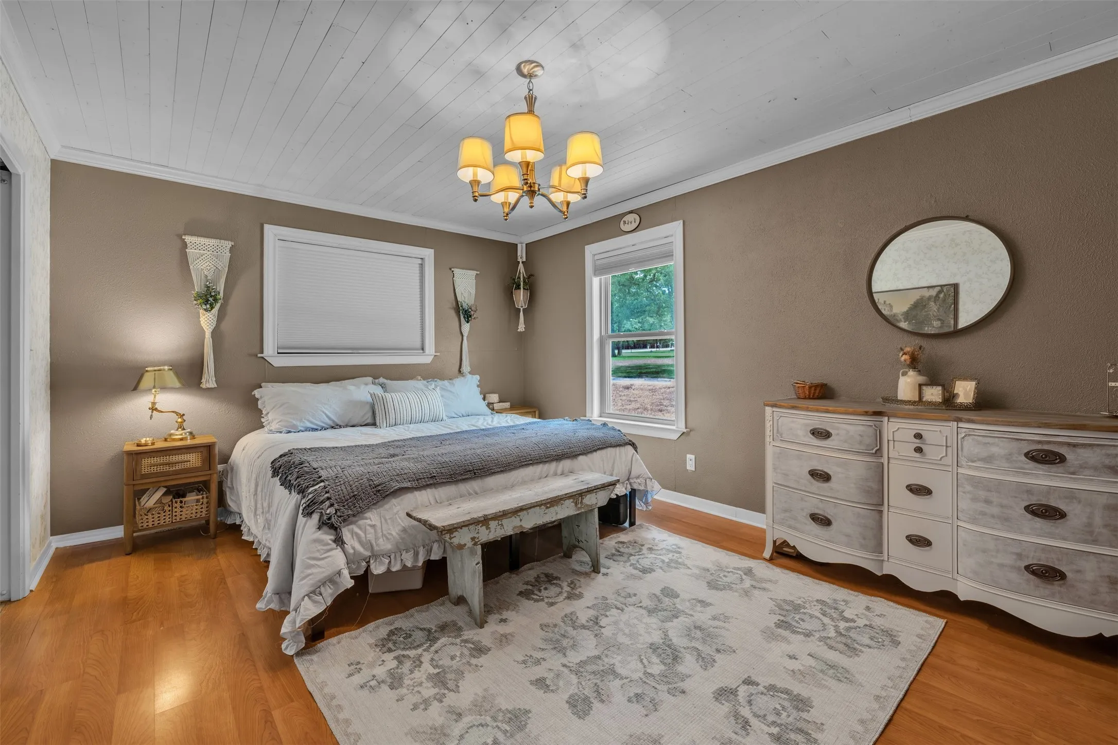 Single Family Residence For Sale in Johnson County , 212 Circle Drive, Alvarado, Texas 76009, 3 Bedroom, 2 Bathroom, 2 Garage spaces, 2,064 Sqft, built in 1985, mls#21323540, Real Estate Agent in Alvarado, Homes For Sale in Johnson county, Homes For Sale in Alvarado, Realtor in Alvarado Texas, Real Estate Brokerage Independent Realty Texas, Luminita Cordes Realtor