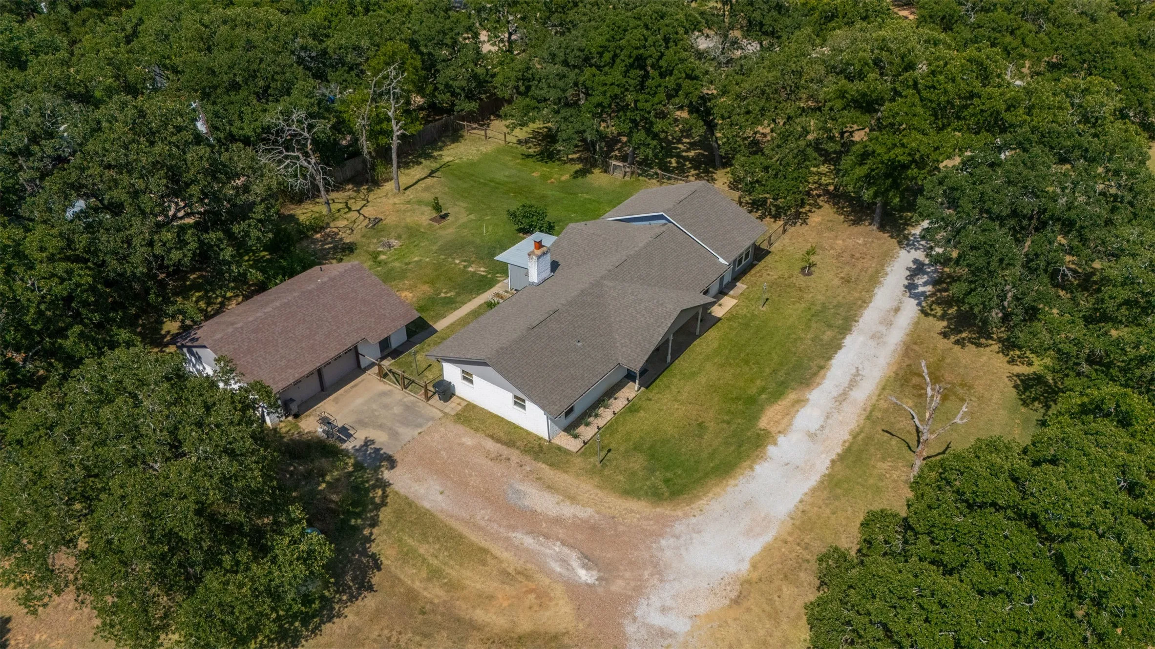 Single Family Residence For Sale in Johnson County , 212 Circle Drive, Alvarado, Texas 76009, 3 Bedroom, 2 Bathroom, 2 Garage spaces, 2,064 Sqft, built in 1985, mls#21323540, Real Estate Agent in Alvarado, Homes For Sale in Johnson county, Homes For Sale in Alvarado, Realtor in Alvarado Texas, Real Estate Brokerage Independent Realty Texas, Luminita Cordes Realtor