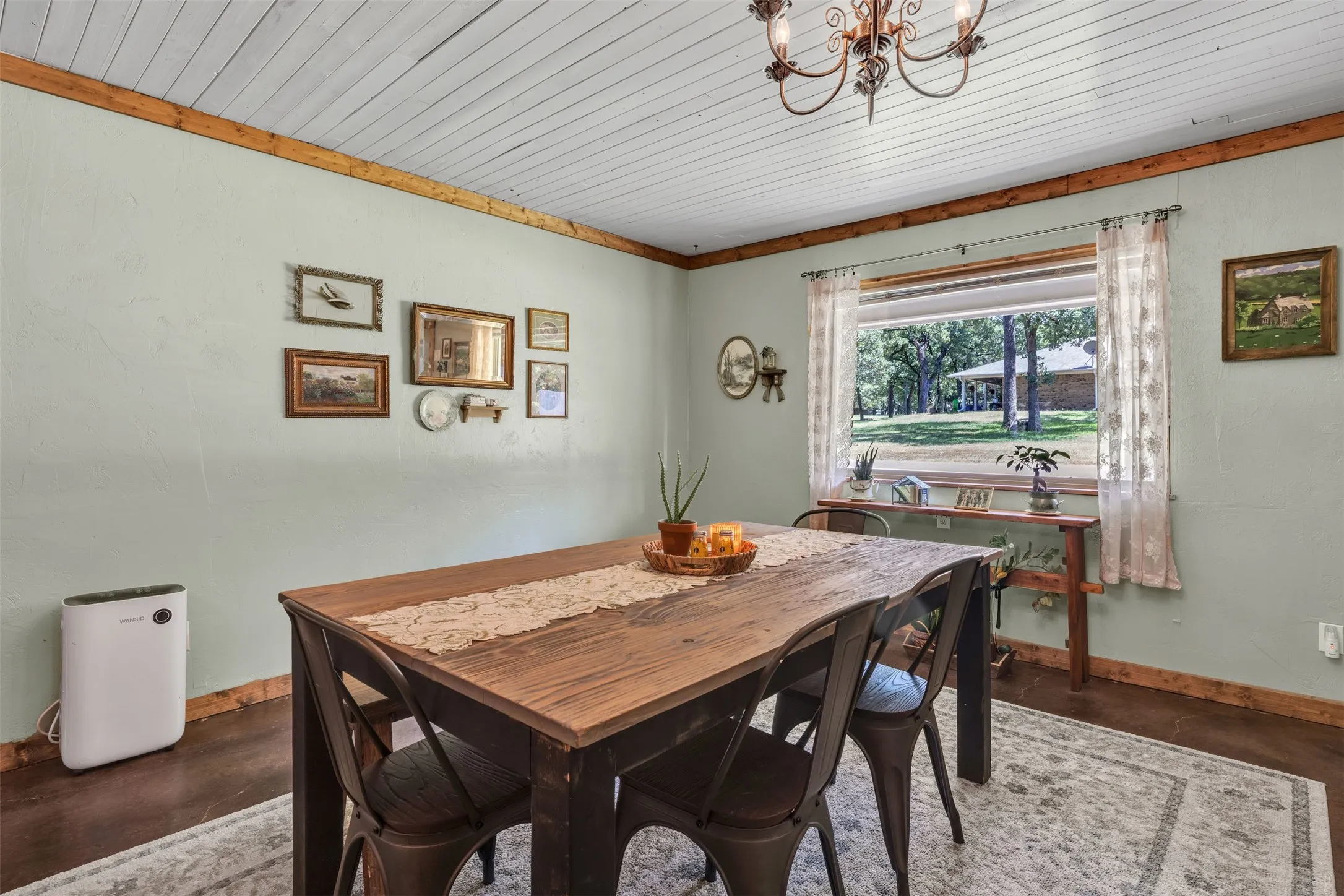 Single Family Residence For Sale in Johnson County , 212 Circle Drive, Alvarado, Texas 76009, 3 Bedroom, 2 Bathroom, 2 Garage spaces, 2,064 Sqft, built in 1985, mls#21323540, Real Estate Agent in Alvarado, Homes For Sale in Johnson county, Homes For Sale in Alvarado, Realtor in Alvarado Texas, Real Estate Brokerage Independent Realty Texas, Luminita Cordes Realtor