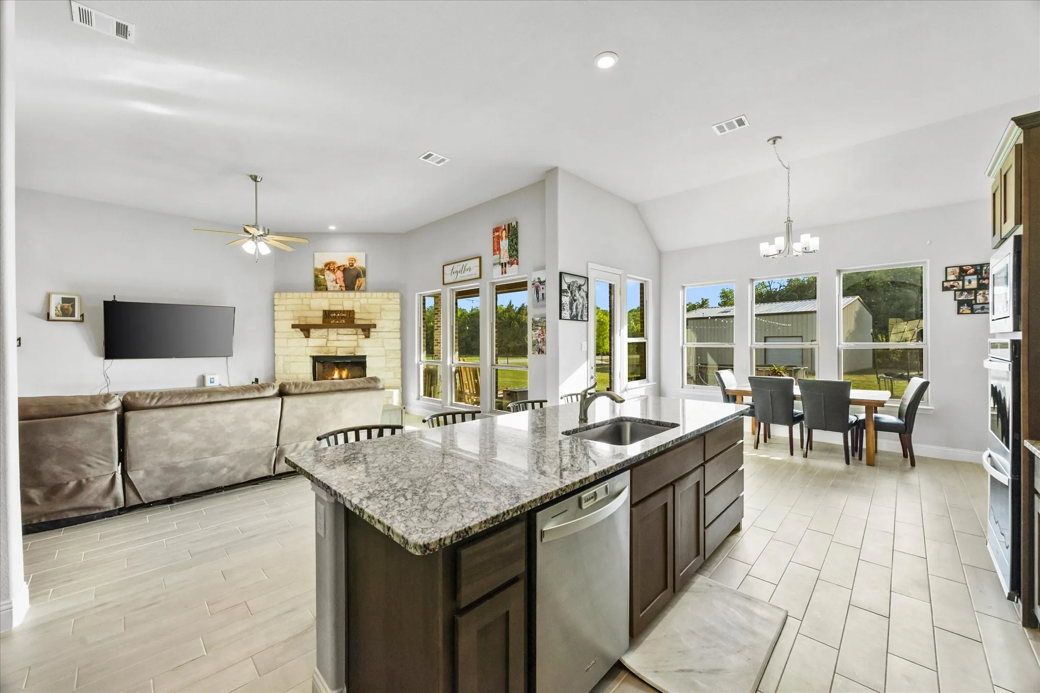 Single Family Residence For Rent in Kaufman County , 1600 Lynx Loop, Forney, Texas 75126, 4 Bedroom, 5 Bathroom, 3 Garage spaces, 3,352 Sqft, built in 2022, mls#21324435, Real Estate Agent in Forney, Homes For Rent in Kaufman county, Homes For Rent in Forney, Realtor in Forney Texas, Real Estate Brokerage Independent Realty Texas, Luminita Cordes Realtor