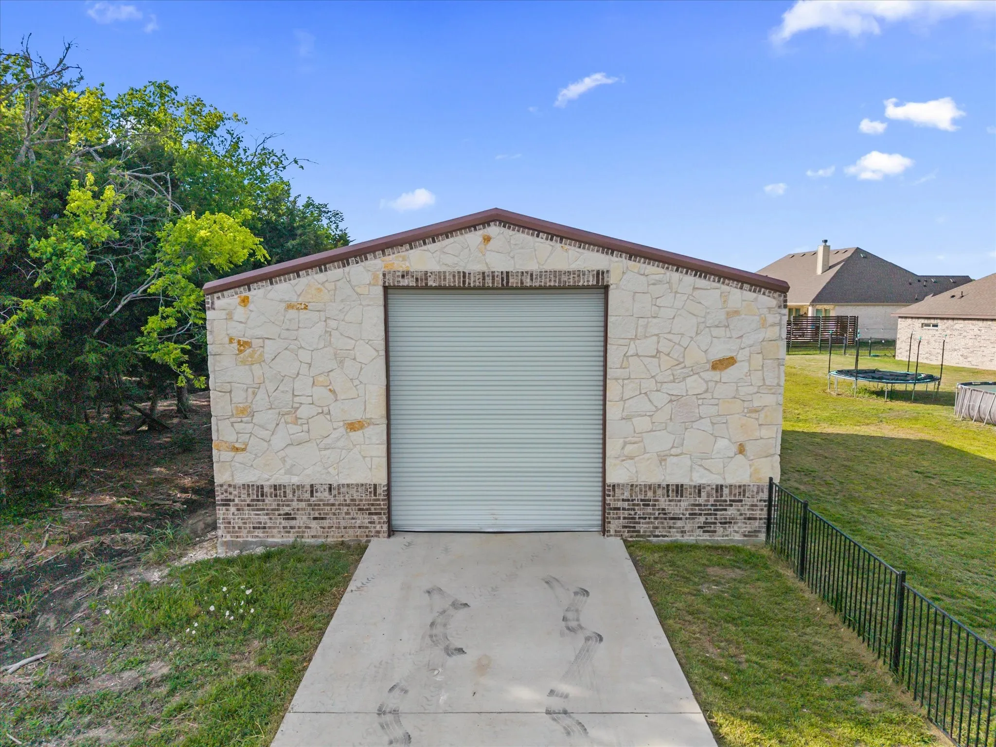 Single Family Residence For Rent in Kaufman County , 1600 Lynx Loop, Forney, Texas 75126, 4 Bedroom, 5 Bathroom, 3 Garage spaces, 3,352 Sqft, built in 2022, mls#21324435, Real Estate Agent in Forney, Homes For Rent in Kaufman county, Homes For Rent in Forney, Realtor in Forney Texas, Real Estate Brokerage Independent Realty Texas, Luminita Cordes Realtor