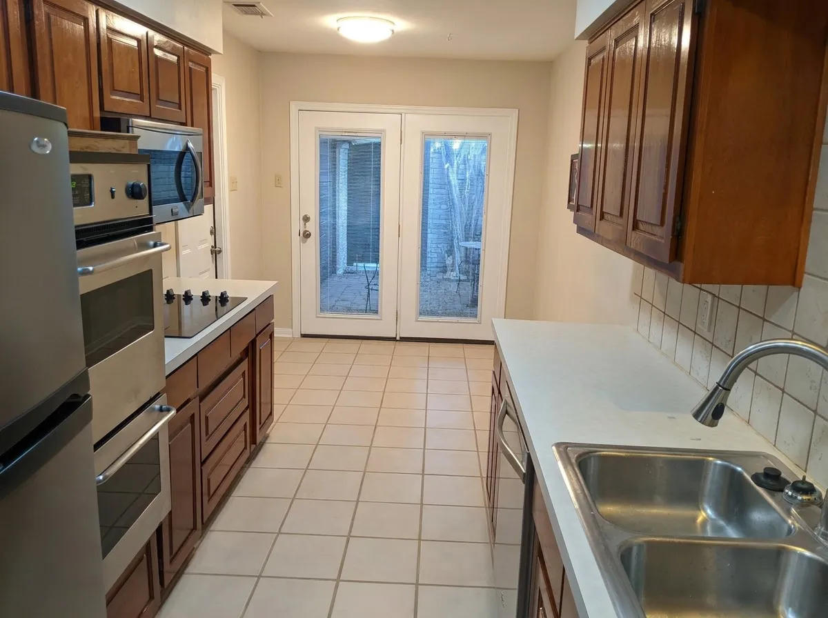 Townhouse For Rent in Dallas County , 12619 Montfort Drive, Dallas, Texas 75230, 3 Bedroom, 2 Bathroom, 2 Garage spaces, 1,811 Sqft, built in 1978, mls#21324179, Real Estate Agent in Dallas, Homes For Rent in Dallas county, Homes For Rent in Dallas, Realtor in Dallas Texas, Real Estate Brokerage Independent Realty Texas, Luminita Cordes Realtor