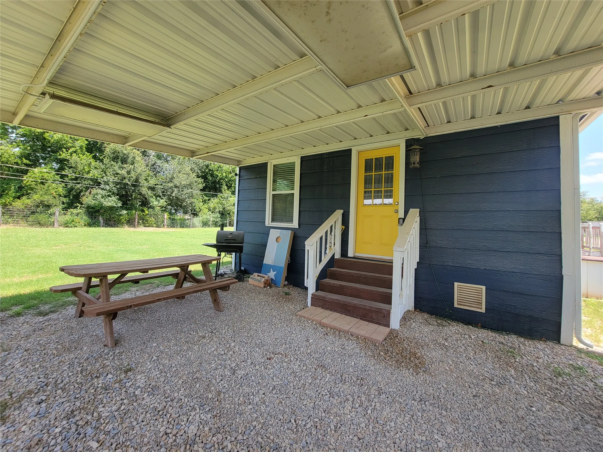 Single Family Residence For Sale in Hood County , 6601 Six J Court, Granbury, Texas 76049, 2 Bedroom, 1 Bathroom, Garage spaces, 735 Sqft, built in 1950, mls#21319134, Real Estate Agent in Granbury, Homes For Sale in Hood county, Homes For Sale in Granbury, Realtor in Granbury Texas, Real Estate Brokerage Independent Realty Texas, Luminita Cordes Realtor
