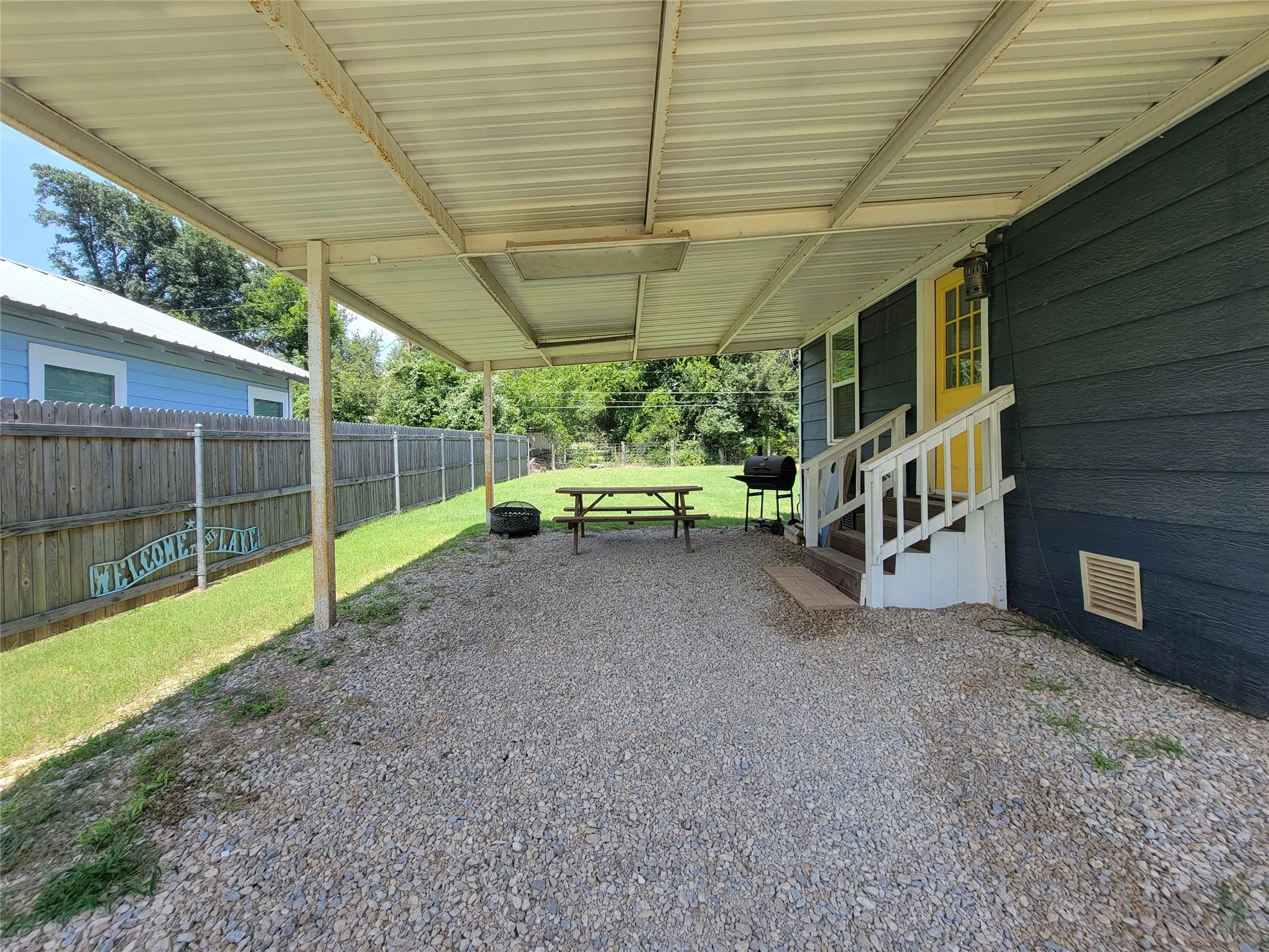 Single Family Residence For Sale in Hood County , 6601 Six J Court, Granbury, Texas 76049, 2 Bedroom, 1 Bathroom, Garage spaces, 735 Sqft, built in 1950, mls#21319134, Real Estate Agent in Granbury, Homes For Sale in Hood county, Homes For Sale in Granbury, Realtor in Granbury Texas, Real Estate Brokerage Independent Realty Texas, Luminita Cordes Realtor