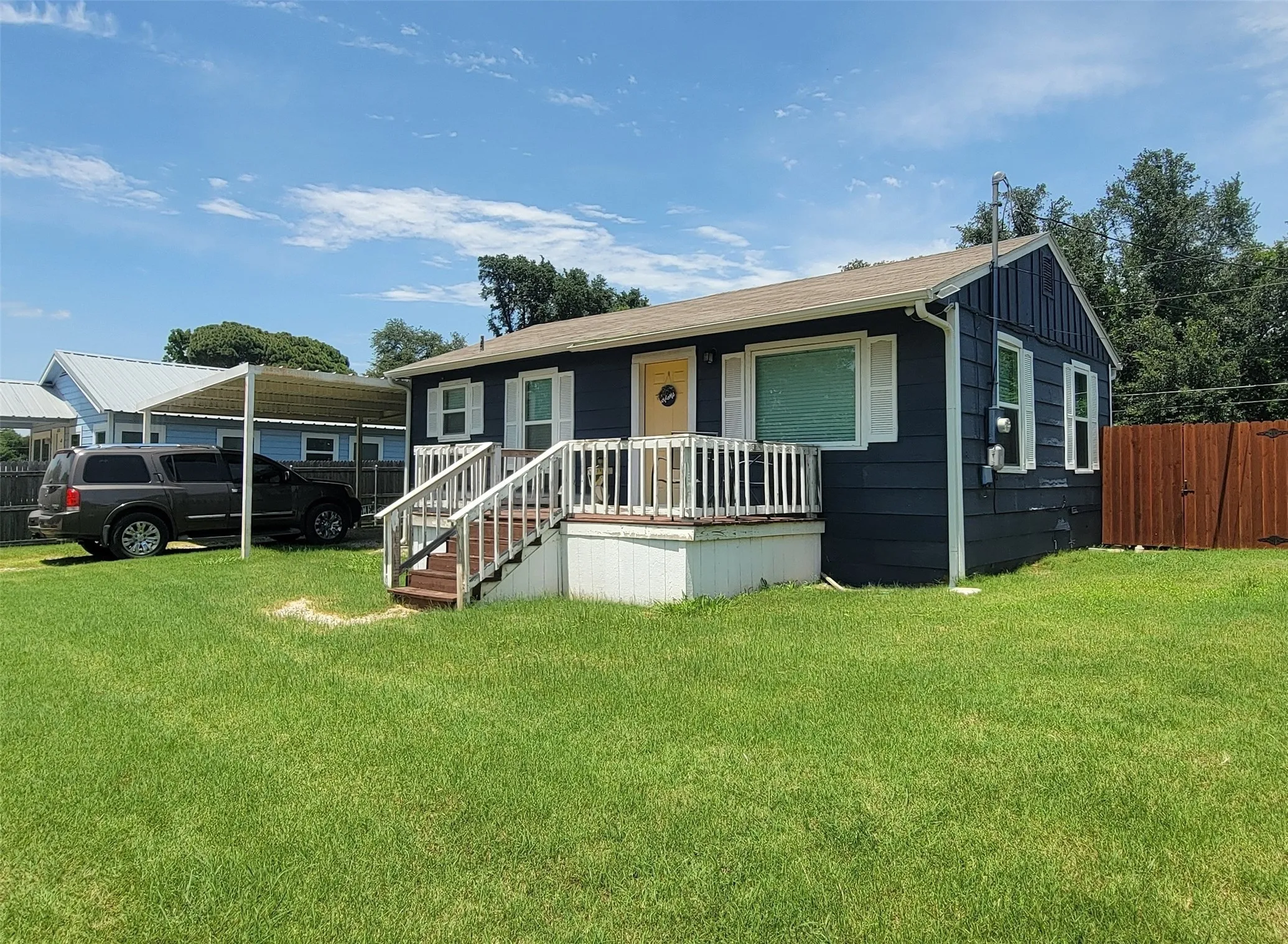 Single Family Residence For Sale in Hood County , 6601 Six J Court, Granbury, Texas 76049, 2 Bedroom, 1 Bathroom, Garage spaces, 735 Sqft, built in 1950, mls#21319134, Real Estate Agent in Granbury, Homes For Sale in Hood county, Homes For Sale in Granbury, Realtor in Granbury Texas, Real Estate Brokerage Independent Realty Texas, Luminita Cordes Realtor