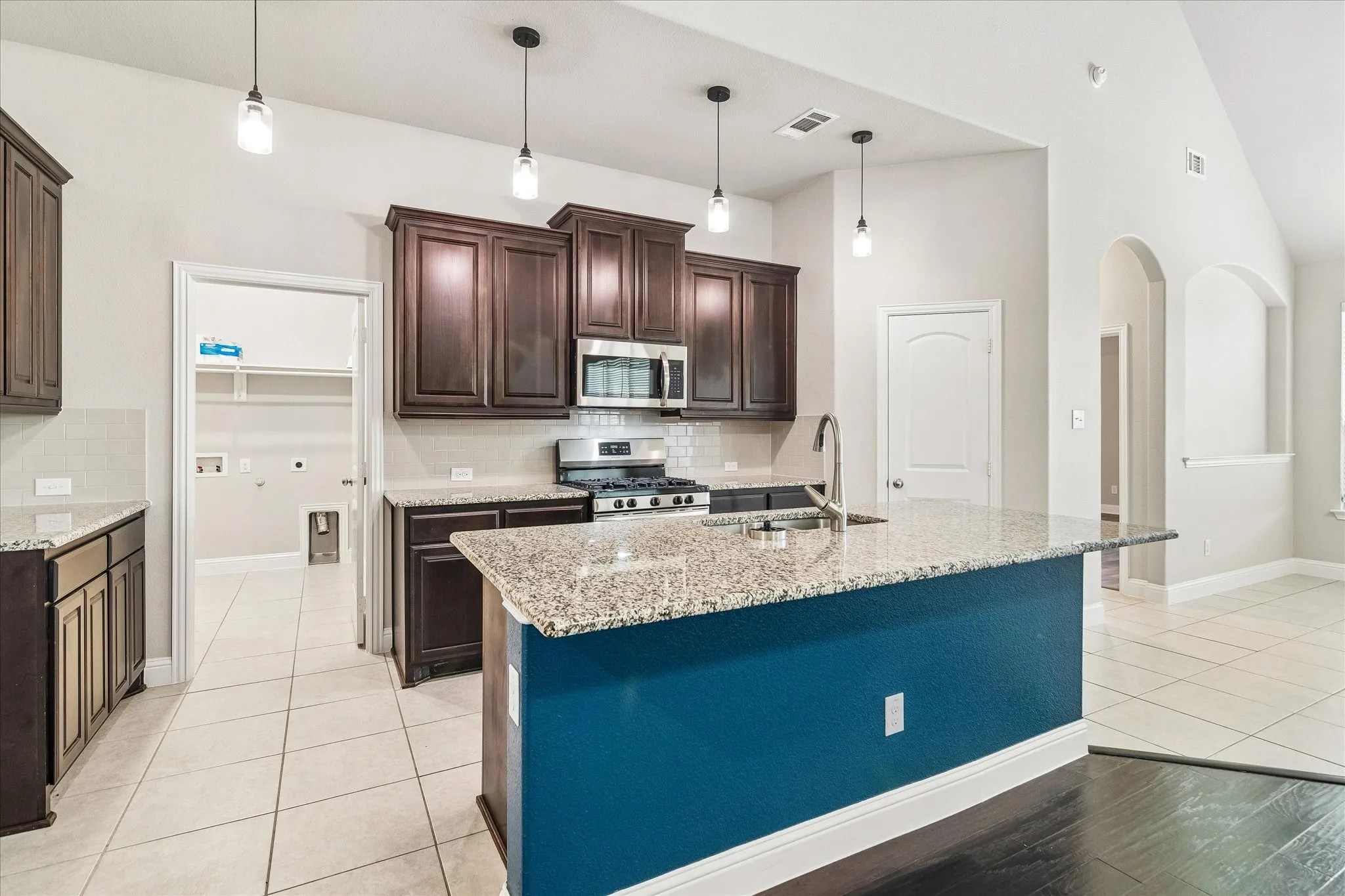Single Family Residence For Sale in Rockwall County , 1742 Amalfi Drive, Mclendon Chisholm, Texas 75032, 5 Bedroom, 4 Bathroom, 2 Garage spaces, 2,667 Sqft, built in 2019, mls#21321927, Real Estate Agent in Mclendon Chisholm, Homes For Sale in Rockwall county, Homes For Sale in Mclendon Chisholm, Realtor in Mclendon Chisholm Texas, Real Estate Brokerage Independent Realty Texas, Luminita Cordes Realtor
