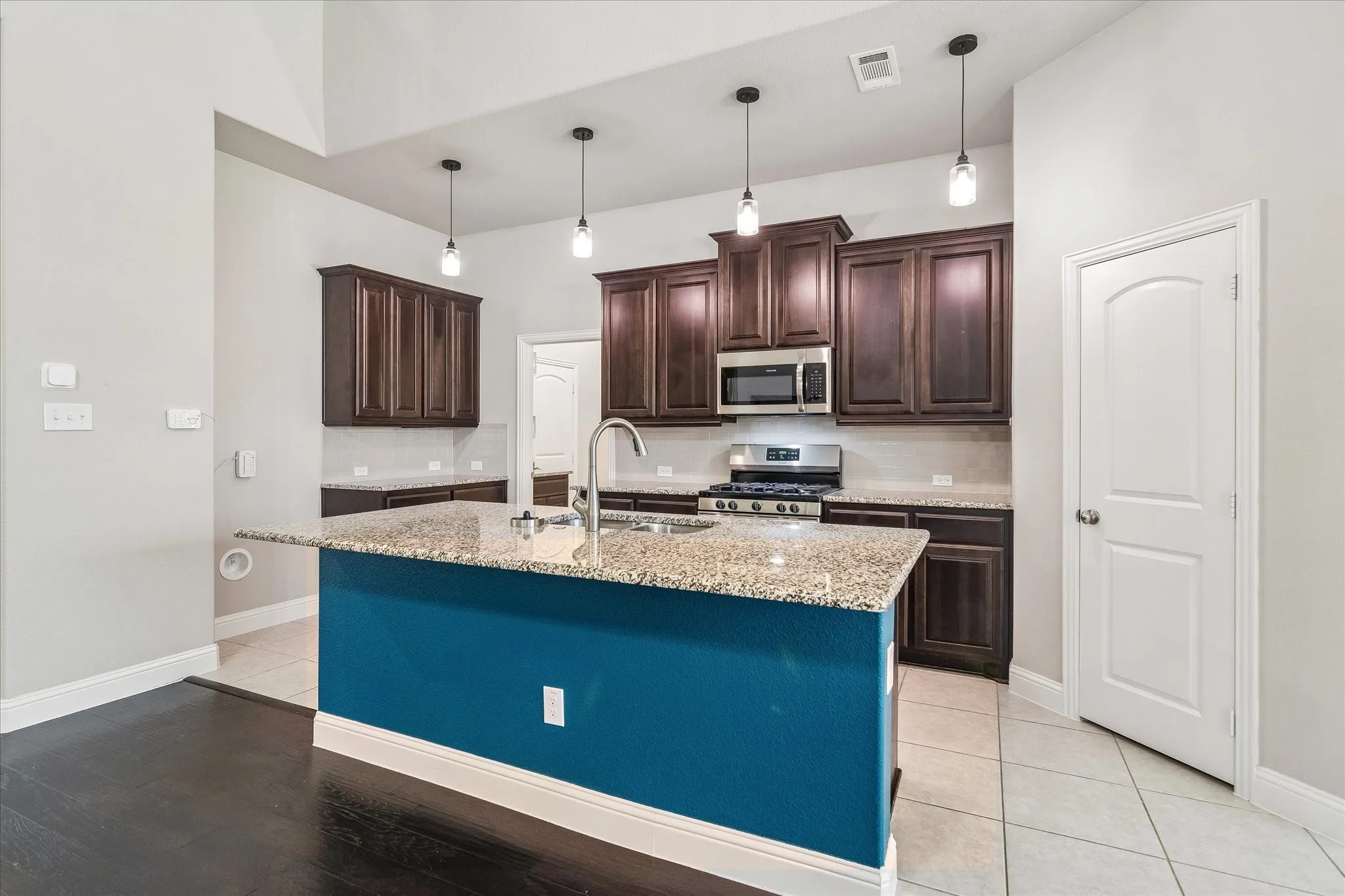 Single Family Residence For Sale in Rockwall County , 1742 Amalfi Drive, Mclendon Chisholm, Texas 75032, 5 Bedroom, 4 Bathroom, 2 Garage spaces, 2,667 Sqft, built in 2019, mls#21321927, Real Estate Agent in Mclendon Chisholm, Homes For Sale in Rockwall county, Homes For Sale in Mclendon Chisholm, Realtor in Mclendon Chisholm Texas, Real Estate Brokerage Independent Realty Texas, Luminita Cordes Realtor