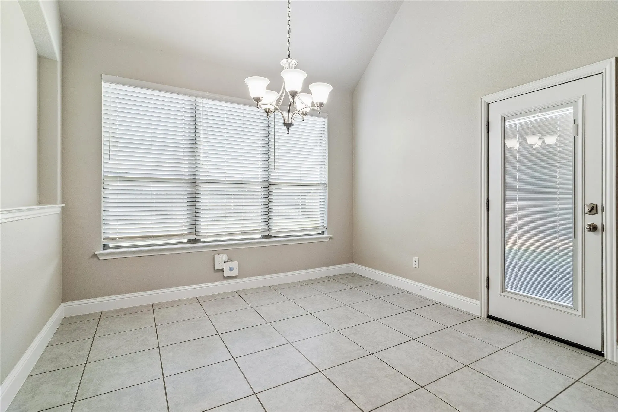 Single Family Residence For Sale in Rockwall County , 1742 Amalfi Drive, Mclendon Chisholm, Texas 75032, 5 Bedroom, 4 Bathroom, 2 Garage spaces, 2,667 Sqft, built in 2019, mls#21321927, Real Estate Agent in Mclendon Chisholm, Homes For Sale in Rockwall county, Homes For Sale in Mclendon Chisholm, Realtor in Mclendon Chisholm Texas, Real Estate Brokerage Independent Realty Texas, Luminita Cordes Realtor