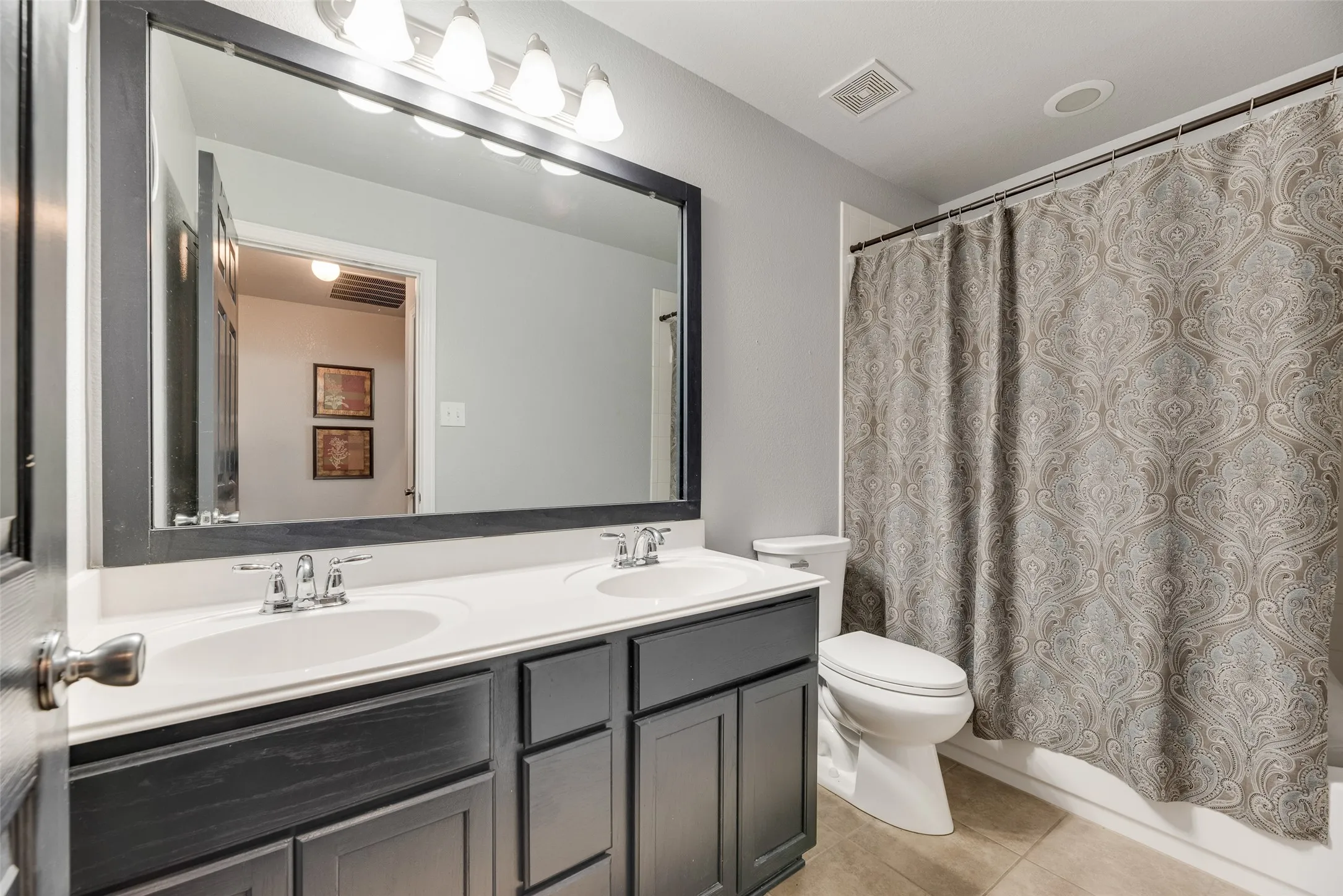 Single Family Residence For Sale in Denton County , 221 Bluefinch Drive, Little Elm, Texas 75068, 4 Bedroom, 2 Bathroom, 2 Garage spaces, 1,988 Sqft, built in 2010, mls#21324420, Real Estate Agent in Little Elm, Homes For Sale in Denton county, Homes For Sale in Little Elm, Realtor in Little Elm Texas, Real Estate Brokerage Independent Realty Texas, Luminita Cordes Realtor