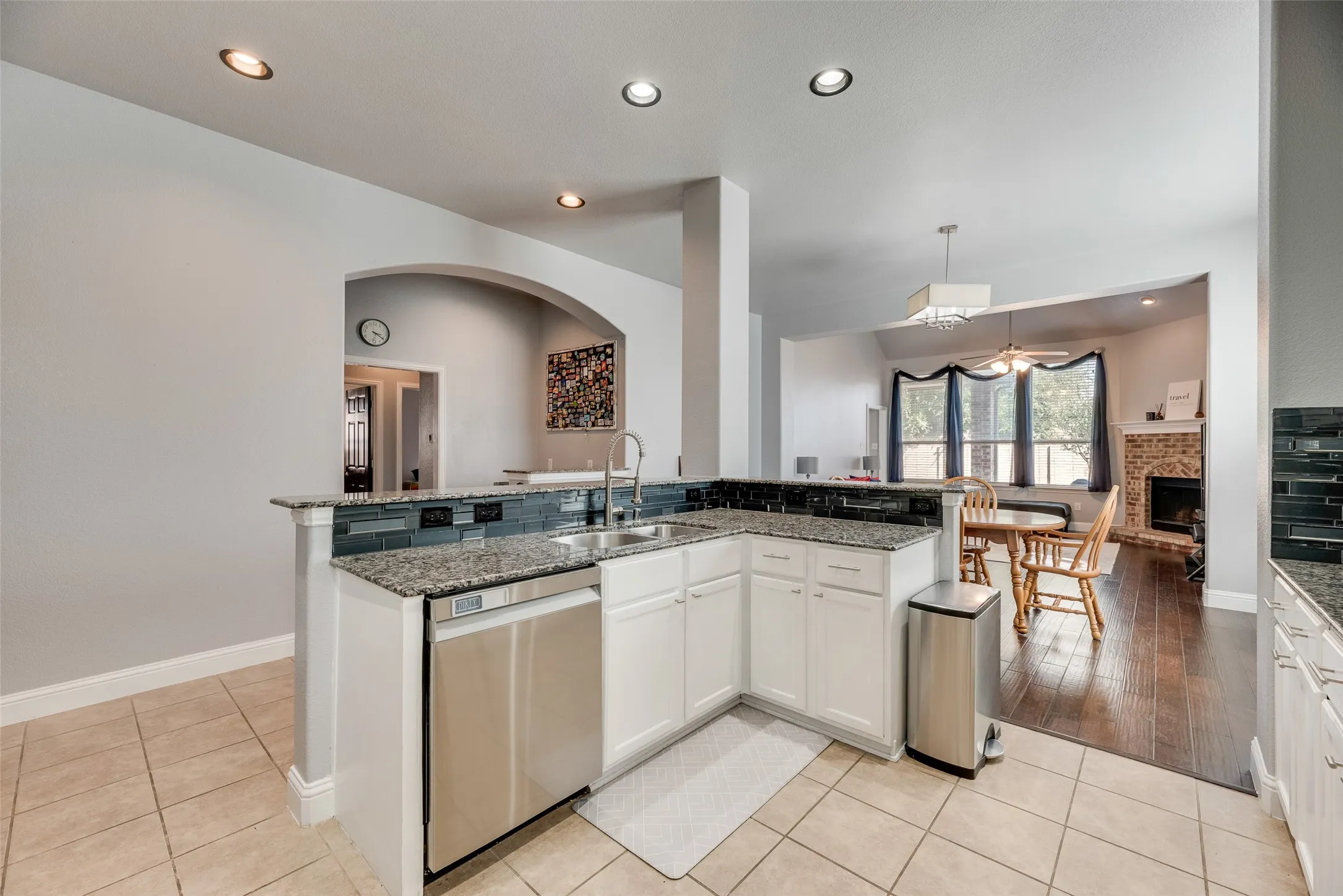 Single Family Residence For Sale in Denton County , 221 Bluefinch Drive, Little Elm, Texas 75068, 4 Bedroom, 2 Bathroom, 2 Garage spaces, 1,988 Sqft, built in 2010, mls#21324420, Real Estate Agent in Little Elm, Homes For Sale in Denton county, Homes For Sale in Little Elm, Realtor in Little Elm Texas, Real Estate Brokerage Independent Realty Texas, Luminita Cordes Realtor