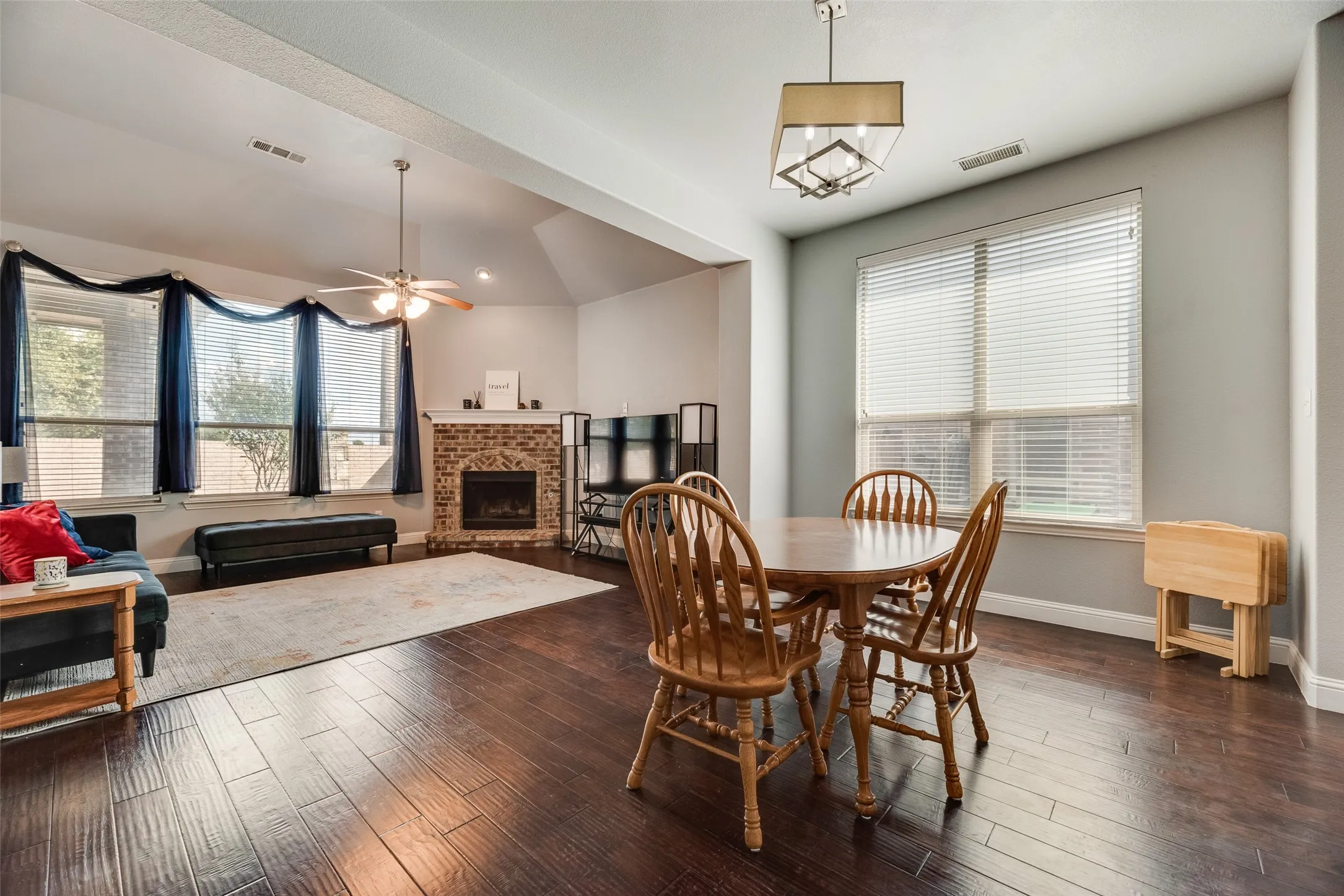 Single Family Residence For Sale in Denton County , 221 Bluefinch Drive, Little Elm, Texas 75068, 4 Bedroom, 2 Bathroom, 2 Garage spaces, 1,988 Sqft, built in 2010, mls#21324420, Real Estate Agent in Little Elm, Homes For Sale in Denton county, Homes For Sale in Little Elm, Realtor in Little Elm Texas, Real Estate Brokerage Independent Realty Texas, Luminita Cordes Realtor