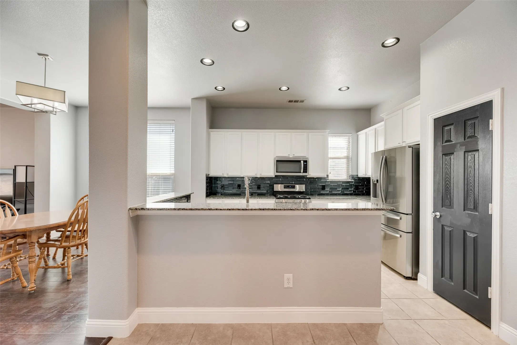 Single Family Residence For Sale in Denton County , 221 Bluefinch Drive, Little Elm, Texas 75068, 4 Bedroom, 2 Bathroom, 2 Garage spaces, 1,988 Sqft, built in 2010, mls#21324420, Real Estate Agent in Little Elm, Homes For Sale in Denton county, Homes For Sale in Little Elm, Realtor in Little Elm Texas, Real Estate Brokerage Independent Realty Texas, Luminita Cordes Realtor