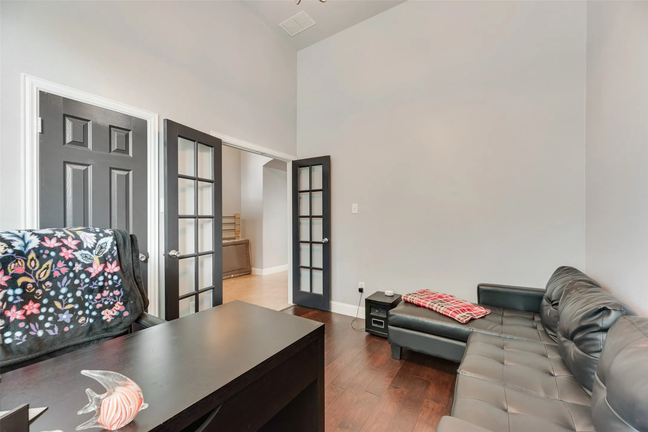 Single Family Residence For Sale in Denton County , 221 Bluefinch Drive, Little Elm, Texas 75068, 4 Bedroom, 2 Bathroom, 2 Garage spaces, 1,988 Sqft, built in 2010, mls#21324420, Real Estate Agent in Little Elm, Homes For Sale in Denton county, Homes For Sale in Little Elm, Realtor in Little Elm Texas, Real Estate Brokerage Independent Realty Texas, Luminita Cordes Realtor