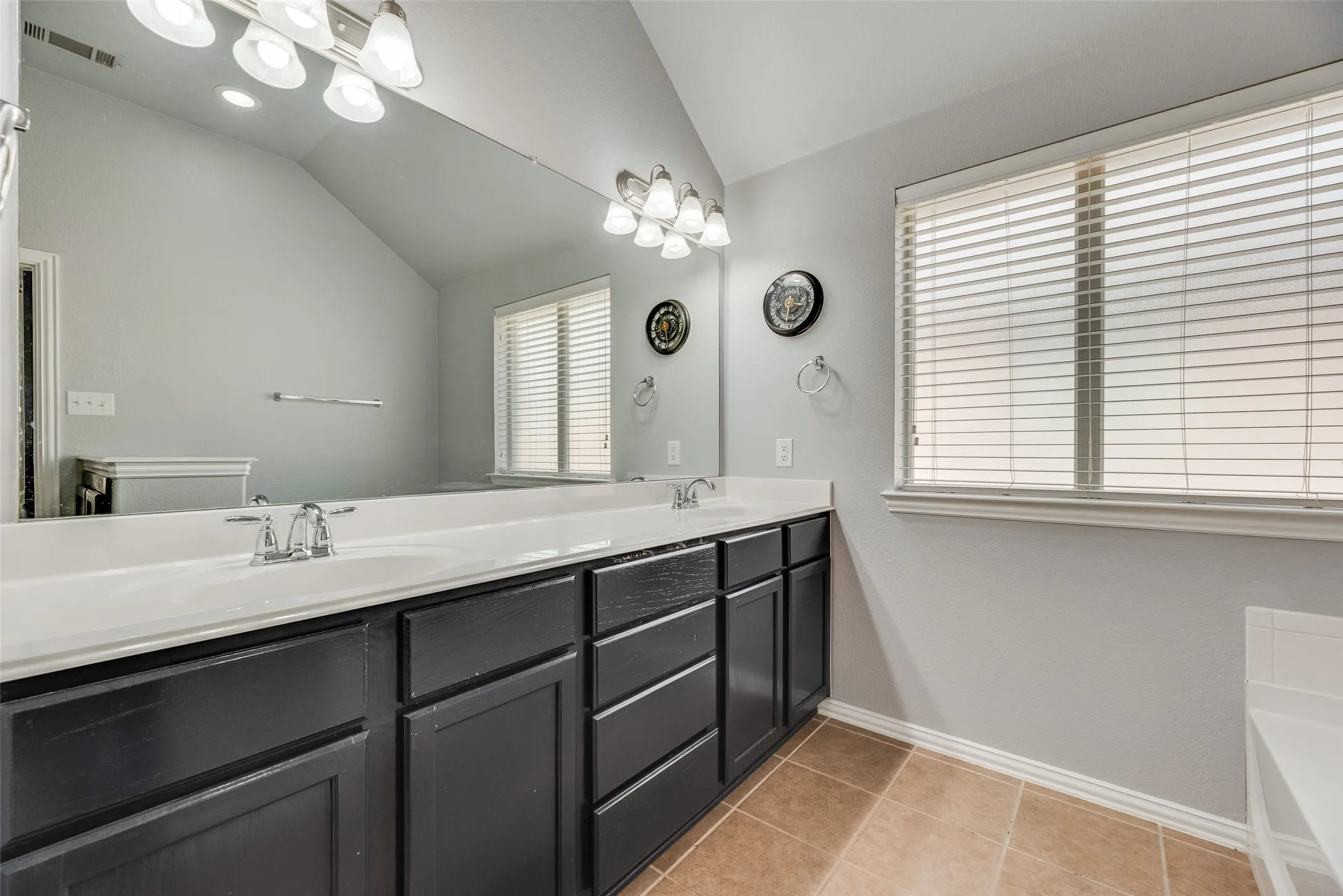Single Family Residence For Sale in Denton County , 221 Bluefinch Drive, Little Elm, Texas 75068, 4 Bedroom, 2 Bathroom, 2 Garage spaces, 1,988 Sqft, built in 2010, mls#21324420, Real Estate Agent in Little Elm, Homes For Sale in Denton county, Homes For Sale in Little Elm, Realtor in Little Elm Texas, Real Estate Brokerage Independent Realty Texas, Luminita Cordes Realtor
