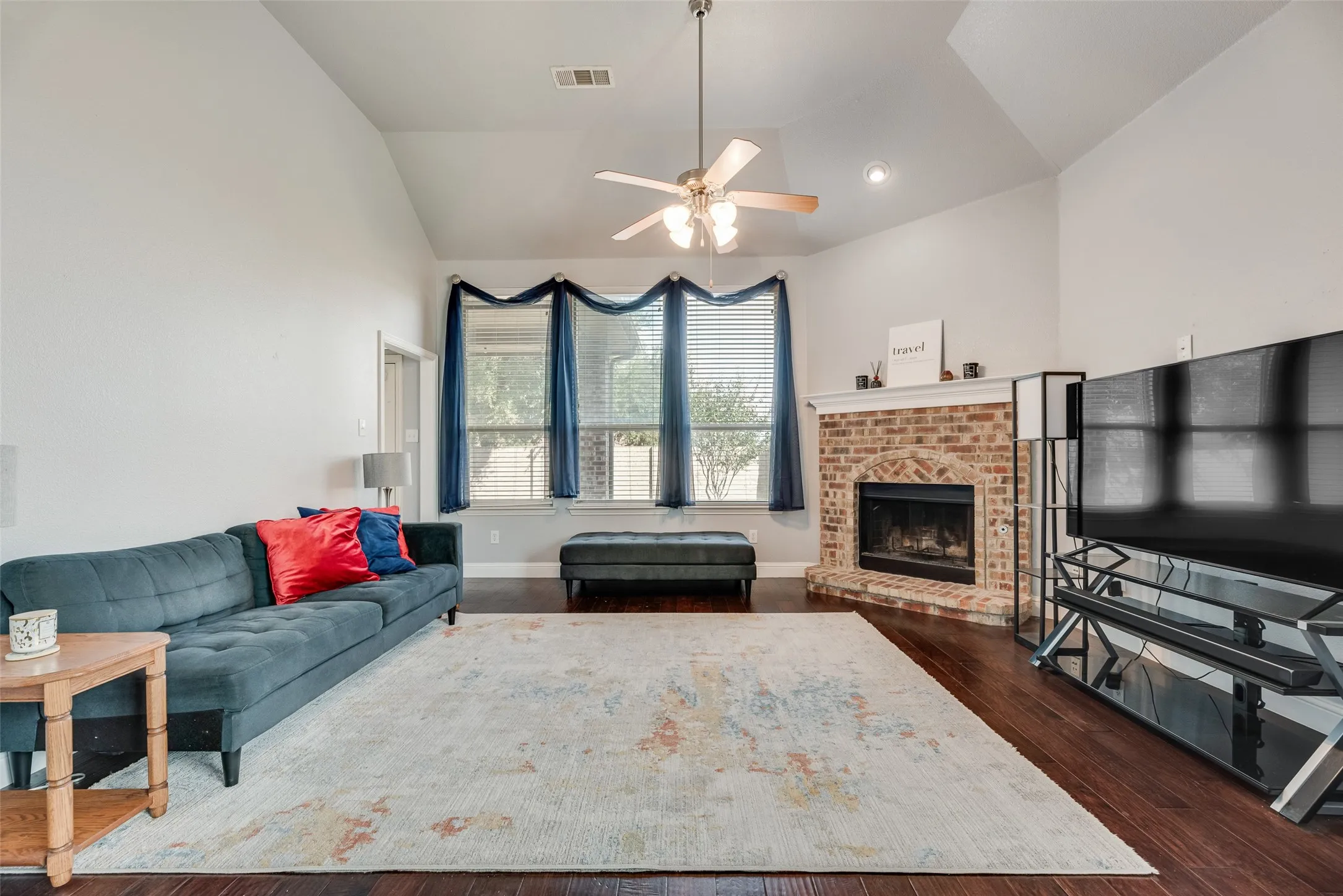 Single Family Residence For Sale in Denton County , 221 Bluefinch Drive, Little Elm, Texas 75068, 4 Bedroom, 2 Bathroom, 2 Garage spaces, 1,988 Sqft, built in 2010, mls#21324420, Real Estate Agent in Little Elm, Homes For Sale in Denton county, Homes For Sale in Little Elm, Realtor in Little Elm Texas, Real Estate Brokerage Independent Realty Texas, Luminita Cordes Realtor