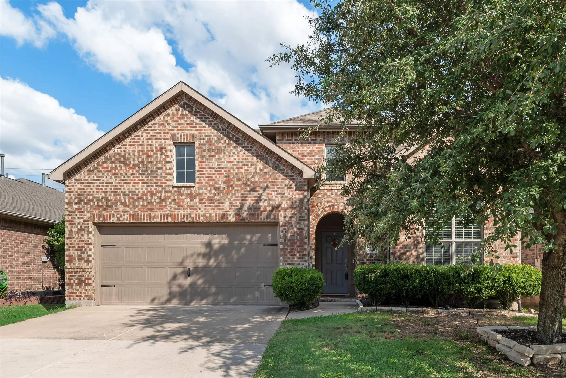 Single Family Residence For Sale in Denton County , 221 Bluefinch Drive, Little Elm, Texas 75068, 4 Bedroom, 2 Bathroom, 2 Garage spaces, 1,988 Sqft, built in 2010, mls#21324420, Real Estate Agent in Little Elm, Homes For Sale in Denton county, Homes For Sale in Little Elm, Realtor in Little Elm Texas, Real Estate Brokerage Independent Realty Texas, Luminita Cordes Realtor