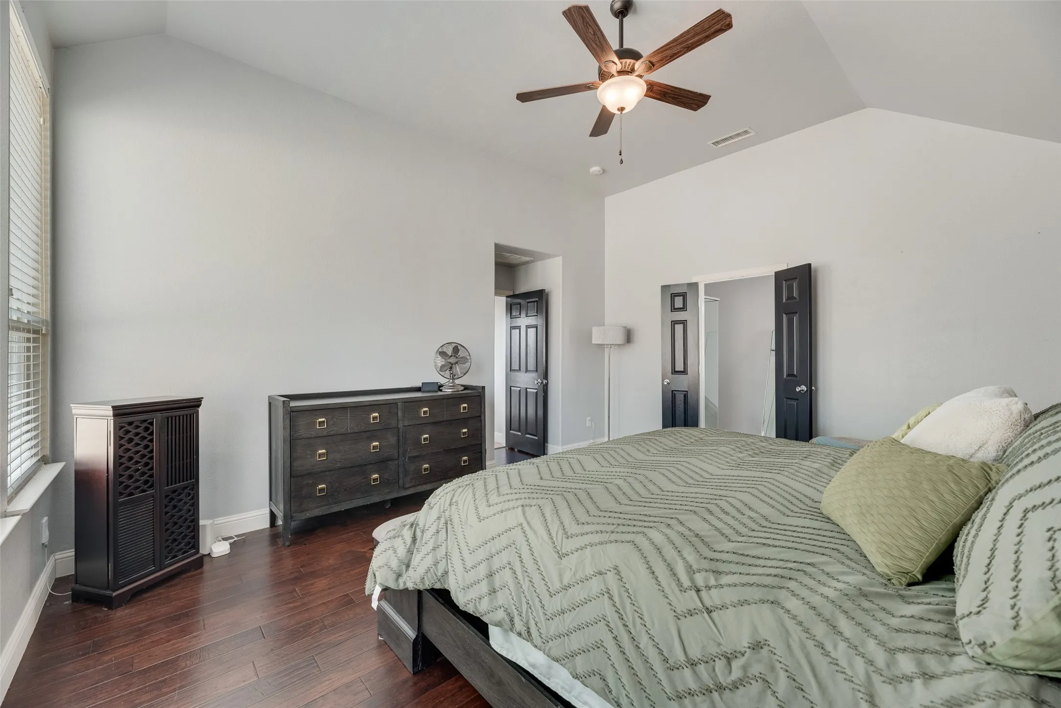 Single Family Residence For Sale in Denton County , 221 Bluefinch Drive, Little Elm, Texas 75068, 4 Bedroom, 2 Bathroom, 2 Garage spaces, 1,988 Sqft, built in 2010, mls#21324420, Real Estate Agent in Little Elm, Homes For Sale in Denton county, Homes For Sale in Little Elm, Realtor in Little Elm Texas, Real Estate Brokerage Independent Realty Texas, Luminita Cordes Realtor