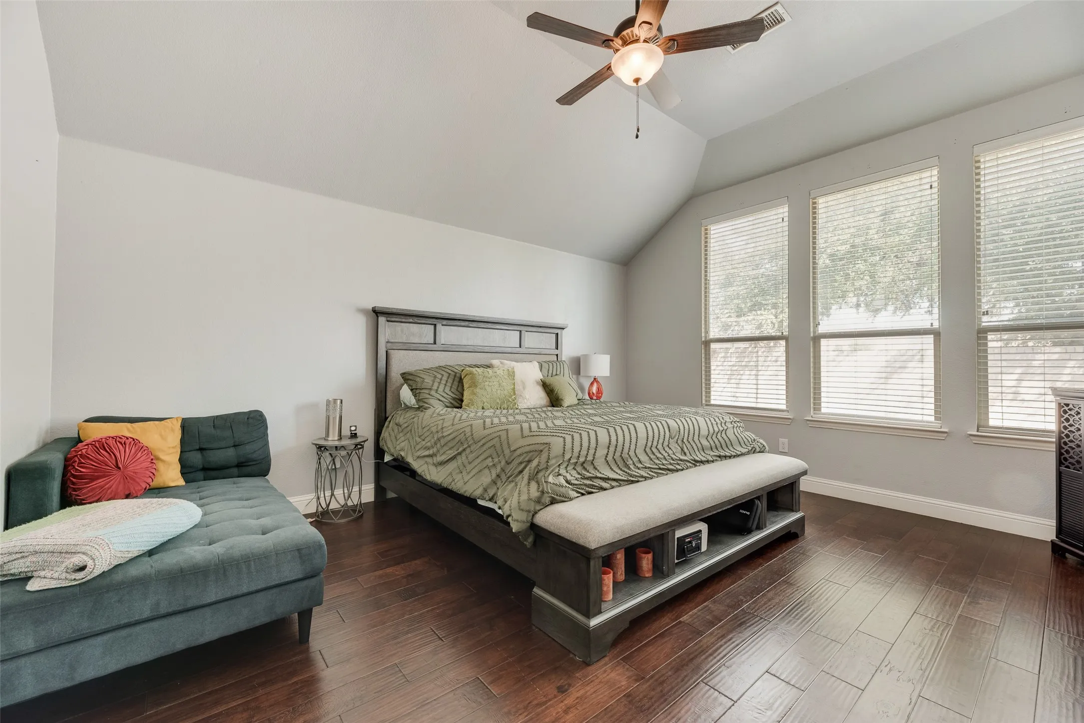 Single Family Residence For Sale in Denton County , 221 Bluefinch Drive, Little Elm, Texas 75068, 4 Bedroom, 2 Bathroom, 2 Garage spaces, 1,988 Sqft, built in 2010, mls#21324420, Real Estate Agent in Little Elm, Homes For Sale in Denton county, Homes For Sale in Little Elm, Realtor in Little Elm Texas, Real Estate Brokerage Independent Realty Texas, Luminita Cordes Realtor