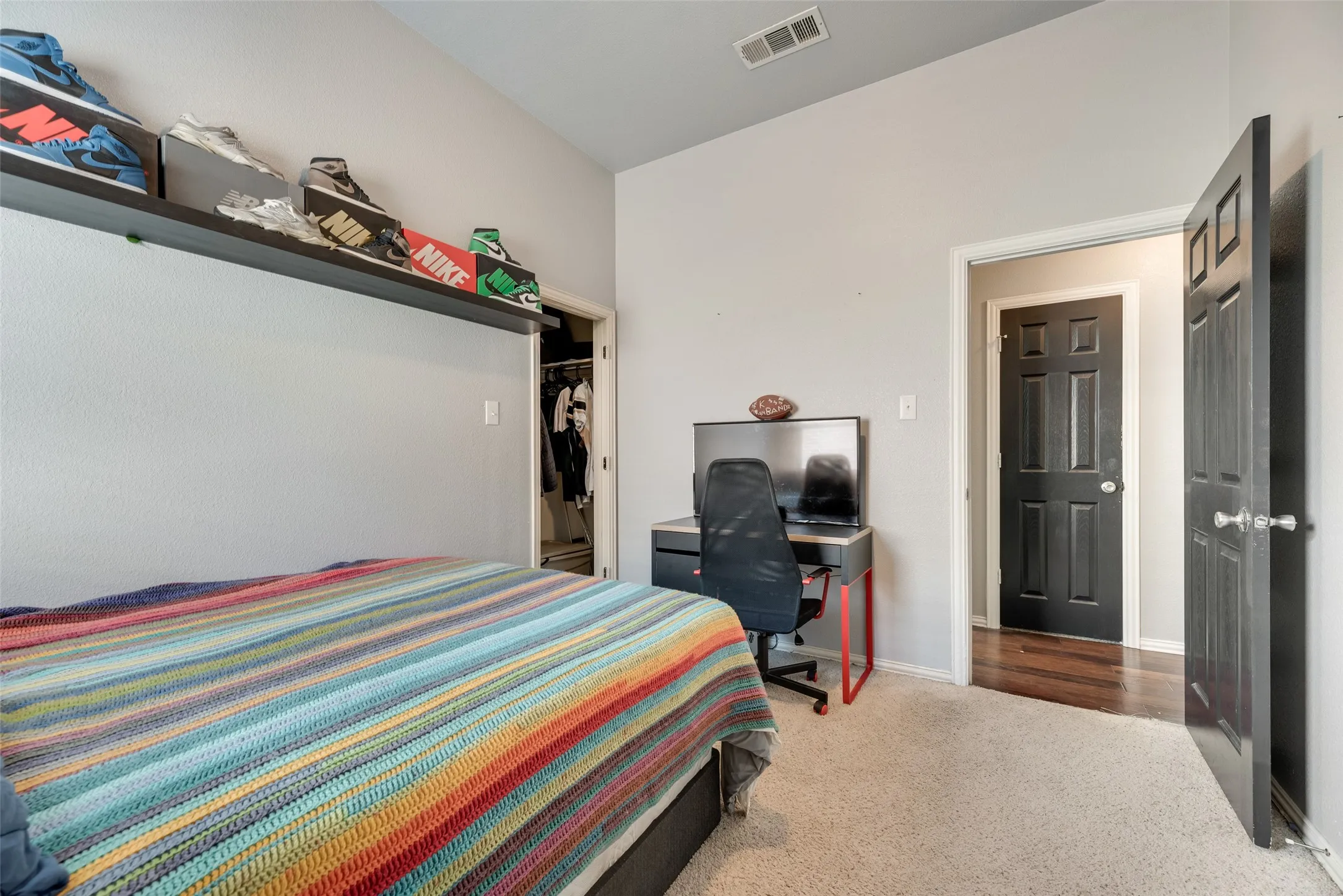 Single Family Residence For Sale in Denton County , 221 Bluefinch Drive, Little Elm, Texas 75068, 4 Bedroom, 2 Bathroom, 2 Garage spaces, 1,988 Sqft, built in 2010, mls#21324420, Real Estate Agent in Little Elm, Homes For Sale in Denton county, Homes For Sale in Little Elm, Realtor in Little Elm Texas, Real Estate Brokerage Independent Realty Texas, Luminita Cordes Realtor