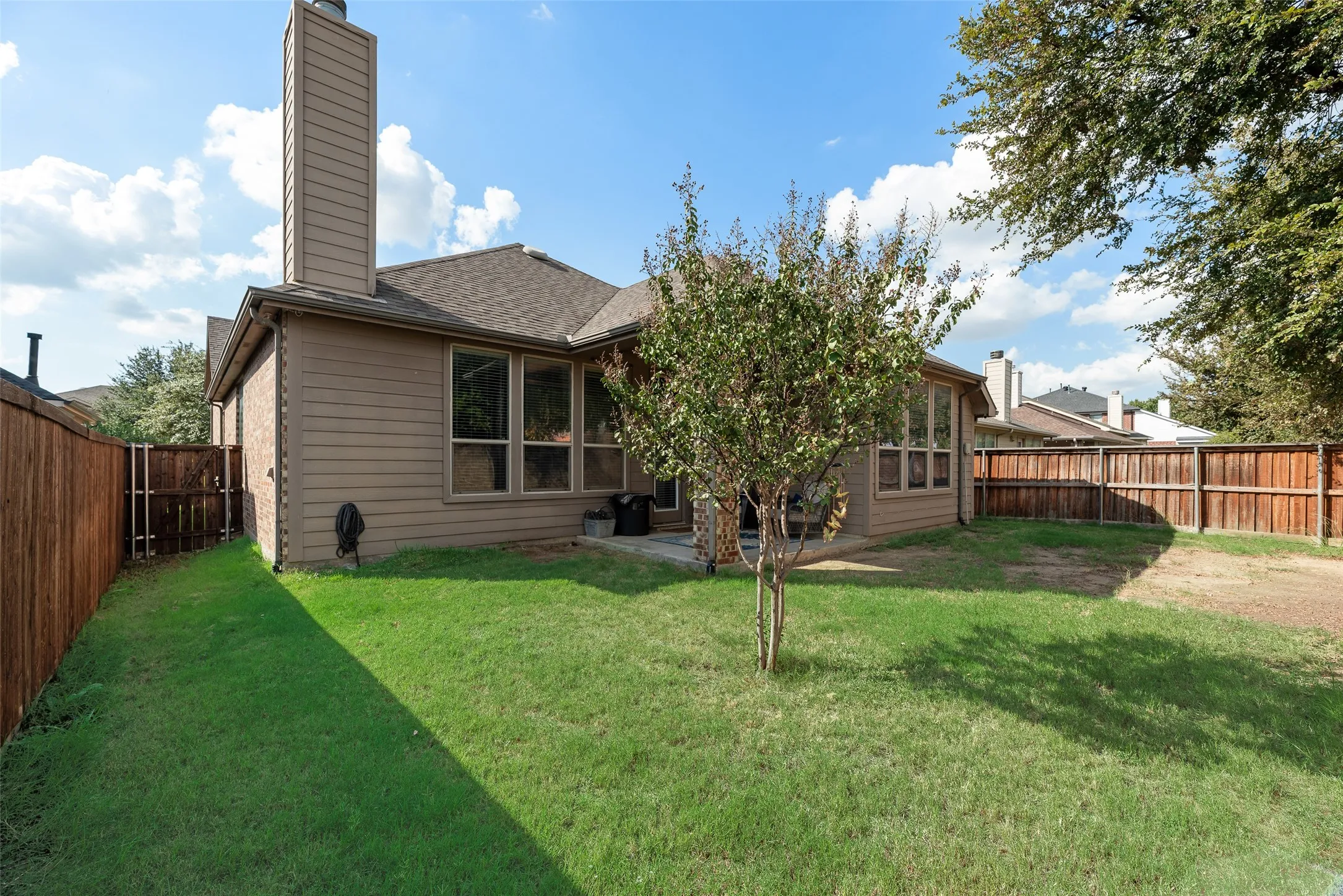 Single Family Residence For Sale in Denton County , 221 Bluefinch Drive, Little Elm, Texas 75068, 4 Bedroom, 2 Bathroom, 2 Garage spaces, 1,988 Sqft, built in 2010, mls#21324420, Real Estate Agent in Little Elm, Homes For Sale in Denton county, Homes For Sale in Little Elm, Realtor in Little Elm Texas, Real Estate Brokerage Independent Realty Texas, Luminita Cordes Realtor