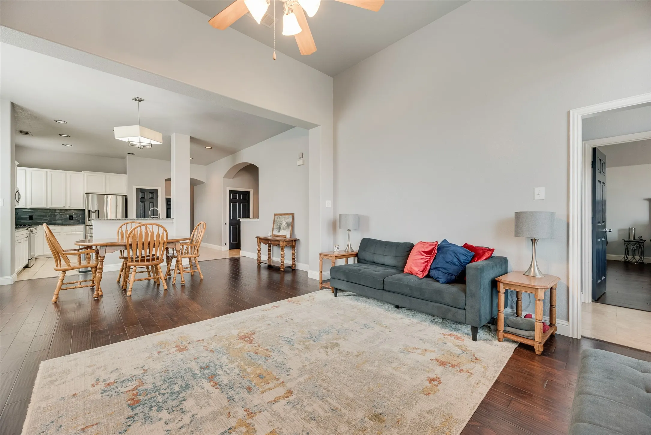 Single Family Residence For Sale in Denton County , 221 Bluefinch Drive, Little Elm, Texas 75068, 4 Bedroom, 2 Bathroom, 2 Garage spaces, 1,988 Sqft, built in 2010, mls#21324420, Real Estate Agent in Little Elm, Homes For Sale in Denton county, Homes For Sale in Little Elm, Realtor in Little Elm Texas, Real Estate Brokerage Independent Realty Texas, Luminita Cordes Realtor