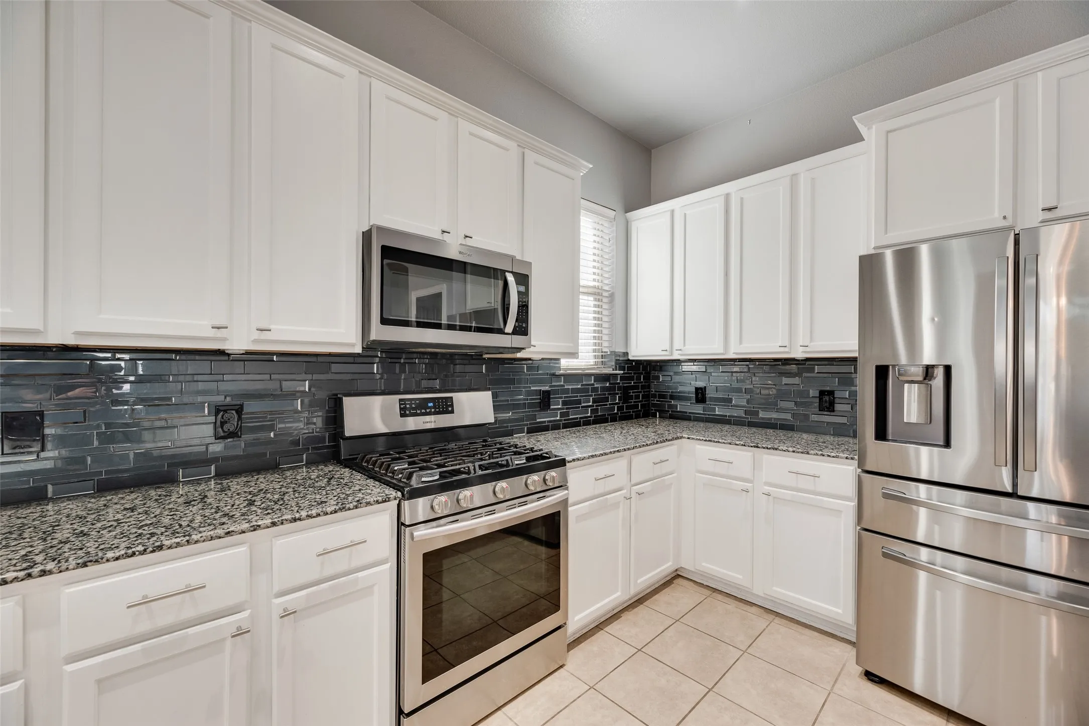 Single Family Residence For Sale in Denton County , 221 Bluefinch Drive, Little Elm, Texas 75068, 4 Bedroom, 2 Bathroom, 2 Garage spaces, 1,988 Sqft, built in 2010, mls#21324420, Real Estate Agent in Little Elm, Homes For Sale in Denton county, Homes For Sale in Little Elm, Realtor in Little Elm Texas, Real Estate Brokerage Independent Realty Texas, Luminita Cordes Realtor