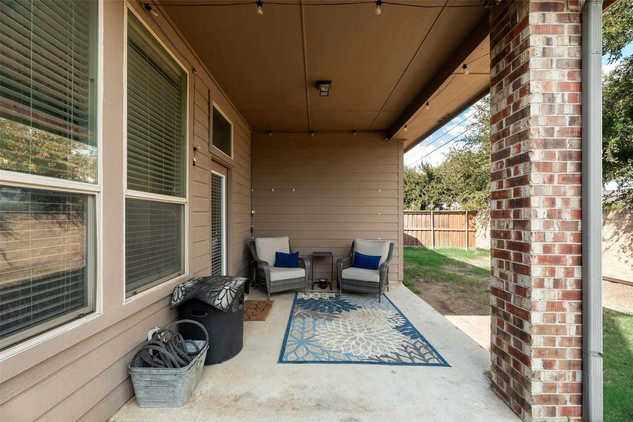 Single Family Residence For Sale in Denton County , 221 Bluefinch Drive, Little Elm, Texas 75068, 4 Bedroom, 2 Bathroom, 2 Garage spaces, 1,988 Sqft, built in 2010, mls#21324420, Real Estate Agent in Little Elm, Homes For Sale in Denton county, Homes For Sale in Little Elm, Realtor in Little Elm Texas, Real Estate Brokerage Independent Realty Texas, Luminita Cordes Realtor