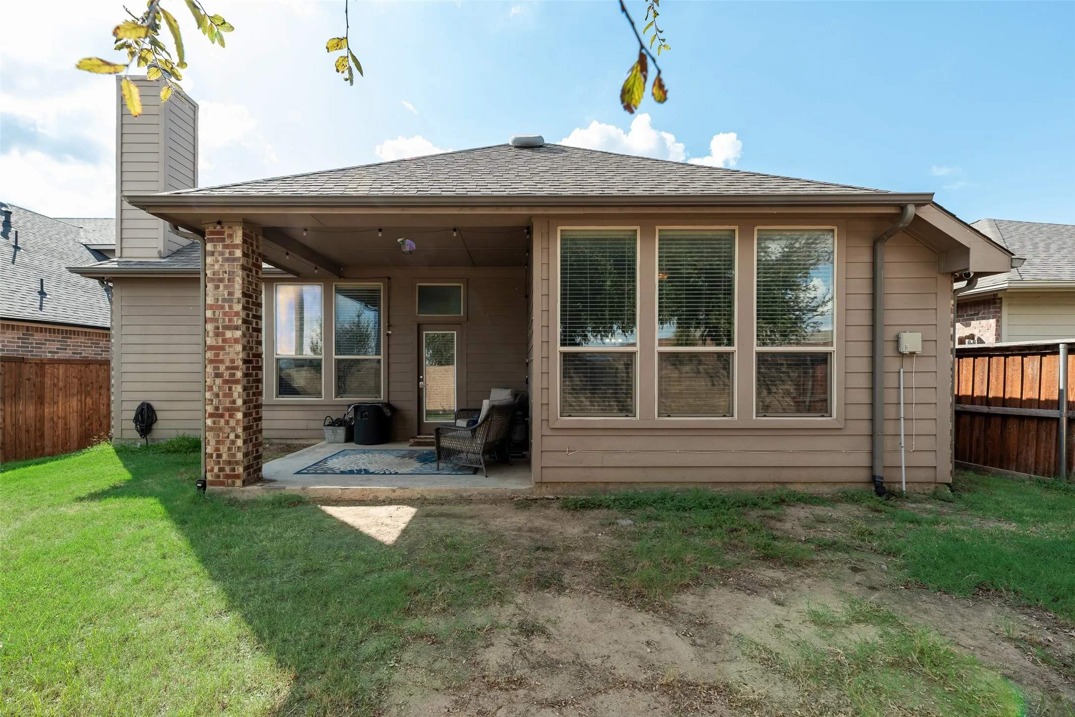 Single Family Residence For Sale in Denton County , 221 Bluefinch Drive, Little Elm, Texas 75068, 4 Bedroom, 2 Bathroom, 2 Garage spaces, 1,988 Sqft, built in 2010, mls#21324420, Real Estate Agent in Little Elm, Homes For Sale in Denton county, Homes For Sale in Little Elm, Realtor in Little Elm Texas, Real Estate Brokerage Independent Realty Texas, Luminita Cordes Realtor