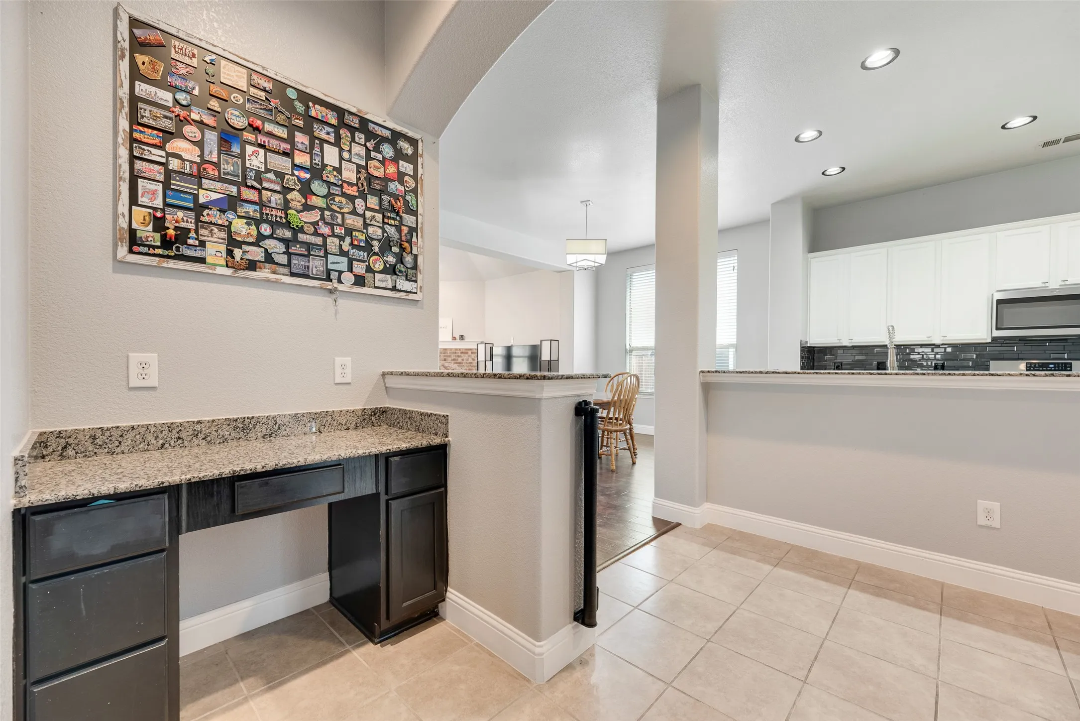 Single Family Residence For Sale in Denton County , 221 Bluefinch Drive, Little Elm, Texas 75068, 4 Bedroom, 2 Bathroom, 2 Garage spaces, 1,988 Sqft, built in 2010, mls#21324420, Real Estate Agent in Little Elm, Homes For Sale in Denton county, Homes For Sale in Little Elm, Realtor in Little Elm Texas, Real Estate Brokerage Independent Realty Texas, Luminita Cordes Realtor