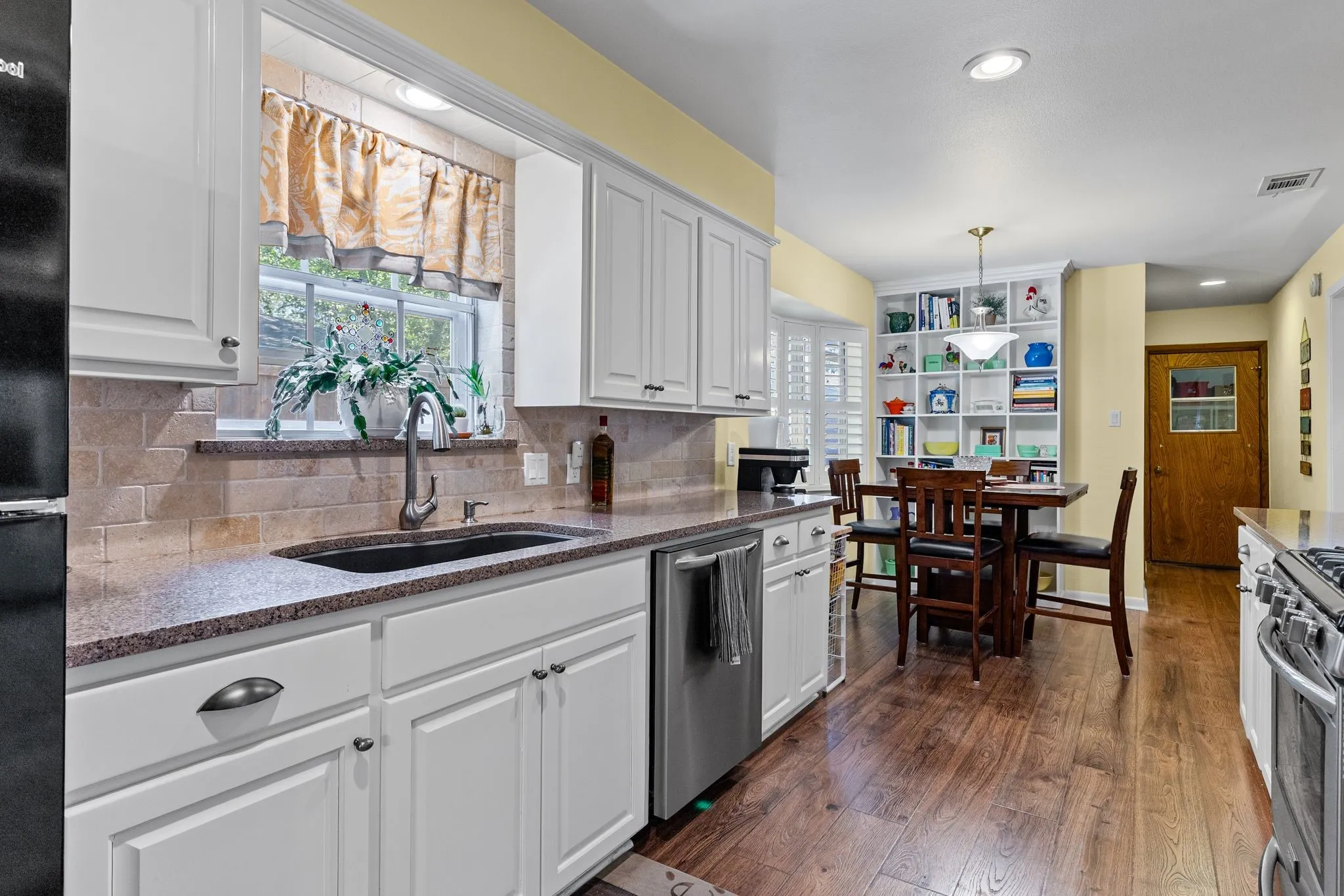 Single Family Residence For Sale in Hunt County , 2712 Rix Street, Commerce, Texas 75428, 3 Bedroom, 3 Bathroom, 2 Garage spaces, 1,802 Sqft, built in 1967, mls#21324256, Real Estate Agent in Commerce, Homes For Sale in Hunt county, Homes For Sale in Commerce, Realtor in Commerce Texas, Real Estate Brokerage Independent Realty Texas, Luminita Cordes Realtor
