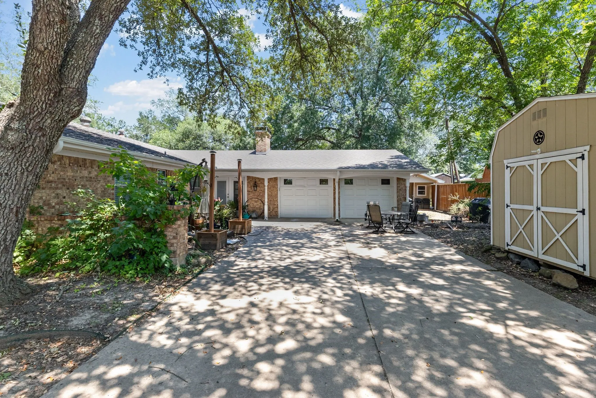 Single Family Residence For Sale in Hunt County , 2712 Rix Street, Commerce, Texas 75428, 3 Bedroom, 3 Bathroom, 2 Garage spaces, 1,802 Sqft, built in 1967, mls#21324256, Real Estate Agent in Commerce, Homes For Sale in Hunt county, Homes For Sale in Commerce, Realtor in Commerce Texas, Real Estate Brokerage Independent Realty Texas, Luminita Cordes Realtor