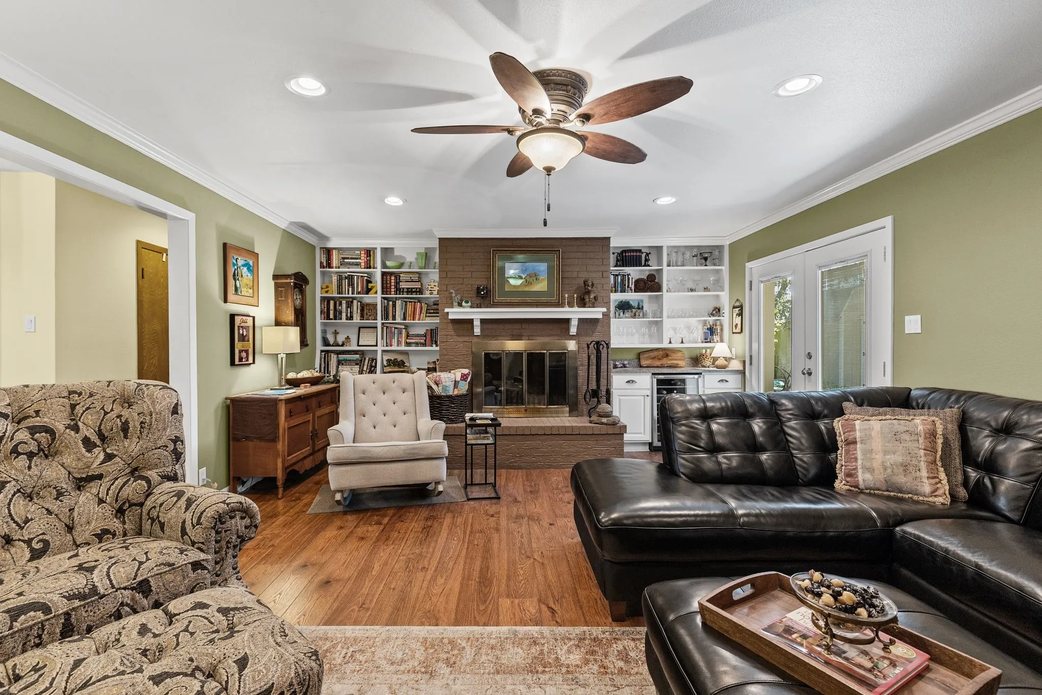 Single Family Residence For Sale in Hunt County , 2712 Rix Street, Commerce, Texas 75428, 3 Bedroom, 3 Bathroom, 2 Garage spaces, 1,802 Sqft, built in 1967, mls#21324256, Real Estate Agent in Commerce, Homes For Sale in Hunt county, Homes For Sale in Commerce, Realtor in Commerce Texas, Real Estate Brokerage Independent Realty Texas, Luminita Cordes Realtor