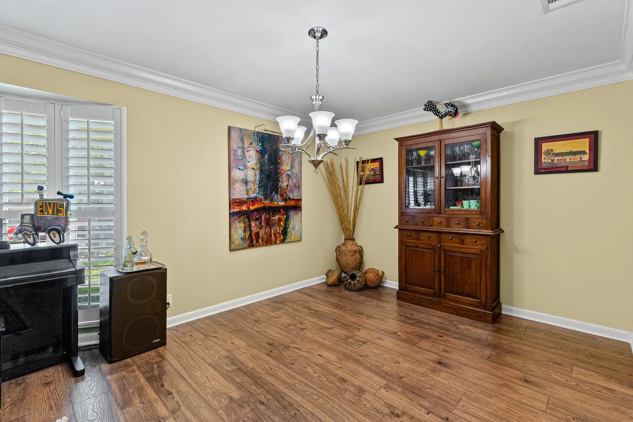 Single Family Residence For Sale in Hunt County , 2712 Rix Street, Commerce, Texas 75428, 3 Bedroom, 3 Bathroom, 2 Garage spaces, 1,802 Sqft, built in 1967, mls#21324256, Real Estate Agent in Commerce, Homes For Sale in Hunt county, Homes For Sale in Commerce, Realtor in Commerce Texas, Real Estate Brokerage Independent Realty Texas, Luminita Cordes Realtor