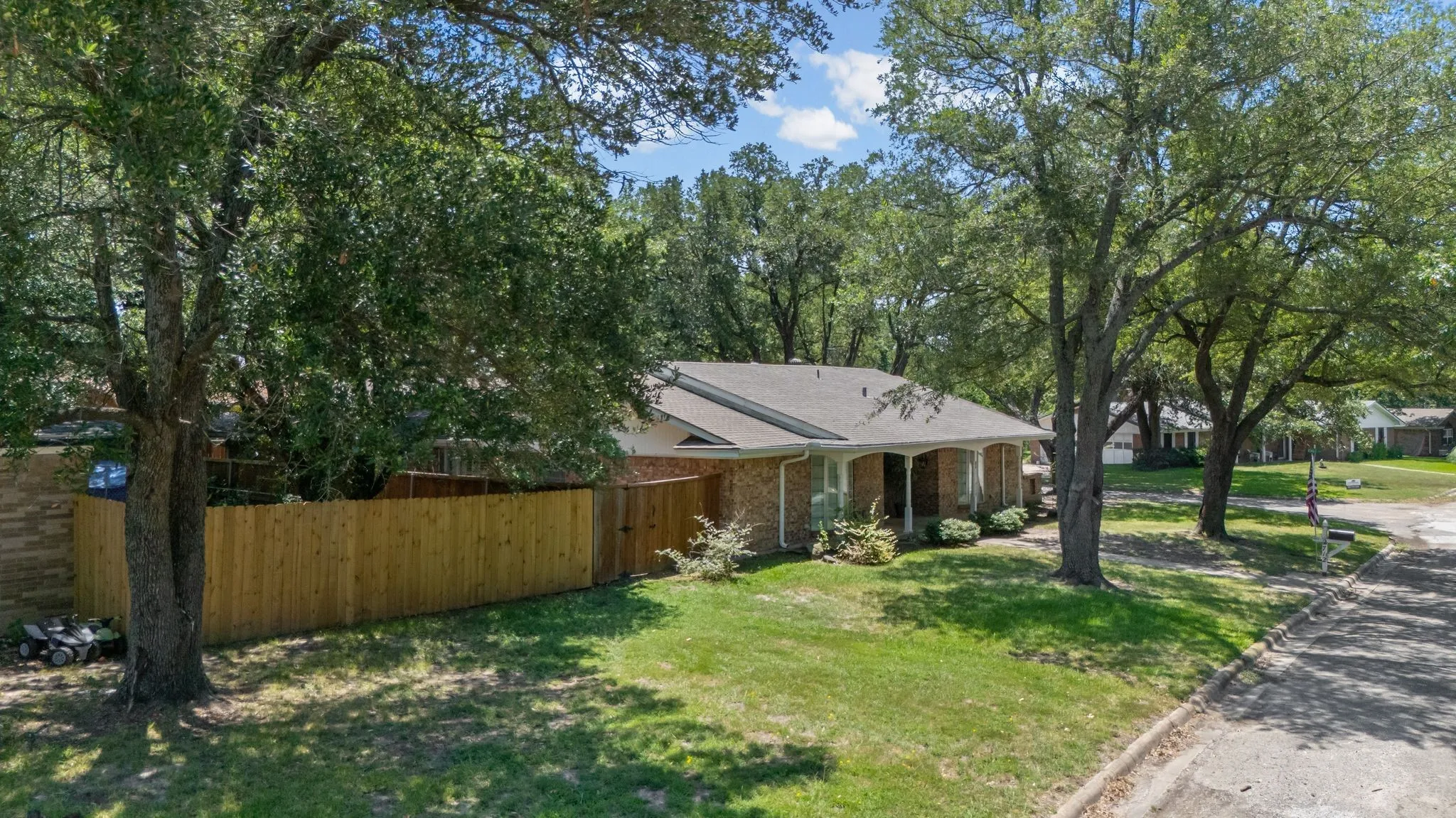 Single Family Residence For Sale in Hunt County , 2712 Rix Street, Commerce, Texas 75428, 3 Bedroom, 3 Bathroom, 2 Garage spaces, 1,802 Sqft, built in 1967, mls#21324256, Real Estate Agent in Commerce, Homes For Sale in Hunt county, Homes For Sale in Commerce, Realtor in Commerce Texas, Real Estate Brokerage Independent Realty Texas, Luminita Cordes Realtor