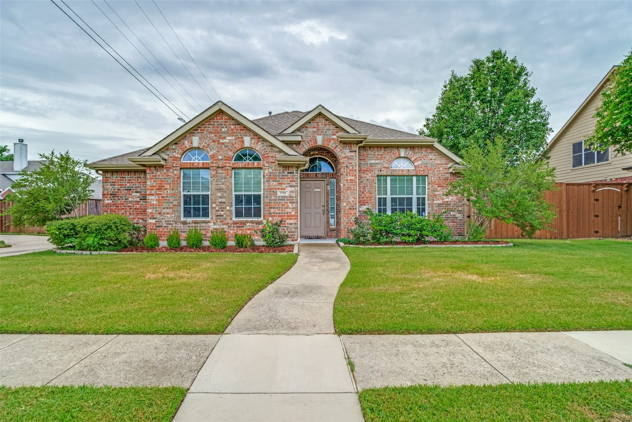 Single Family Residence For Sale in Collin County , 1720 Hackberry Branch Drive, Allen, Texas 75002, 3 Bedroom, 2 Bathroom, 2 Garage spaces, 1,853 Sqft, built in 2002, mls#21324439, Real Estate Agent in Allen, Homes For Sale in Collin county, Homes For Sale in Allen, Realtor in Allen Texas, Real Estate Brokerage Independent Realty Texas, Luminita Cordes Realtor