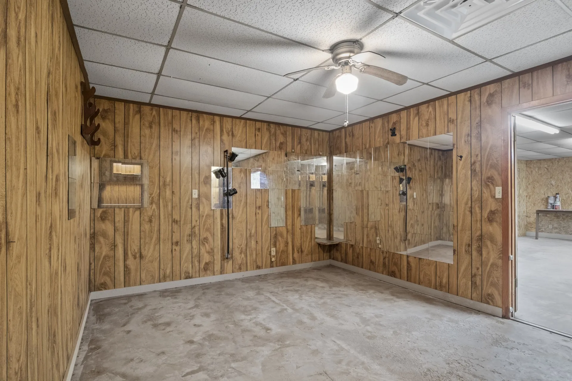 Office For Sale in Morris County , 450 S Hwy 259, Daingerfield, Texas 75638, 0, 0, Garage spaces, 0 Sqft, built in 1977, Price $210,000, mls#21324175, Real Estate Agent in Daingerfield, Homes For Sale in Morris county, Homes For Sale in Daingerfield, Realtor in Daingerfield Texas, Real Estate Brokerage Independent Realty Texas, Luminita Cordes Realtor