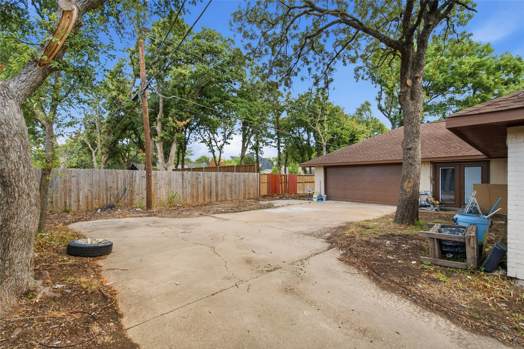 Single Family Residence For Sale in Dallas County , 500 Bent Tree Court, Irving, Texas 75061, 3 Bedrooms, 2 Bathrooms, 2 Garage spaces, 1,795 Sqft, built in 1978, Price $410,000, mls#21322486, Real Estate Agent in Irving, Homes For Sale in Dallas county, Homes For Sale in Irving, Realtor in Irving Texas, Real Estate Brokerage Independent Realty Texas, Luminita Cordes Realtor