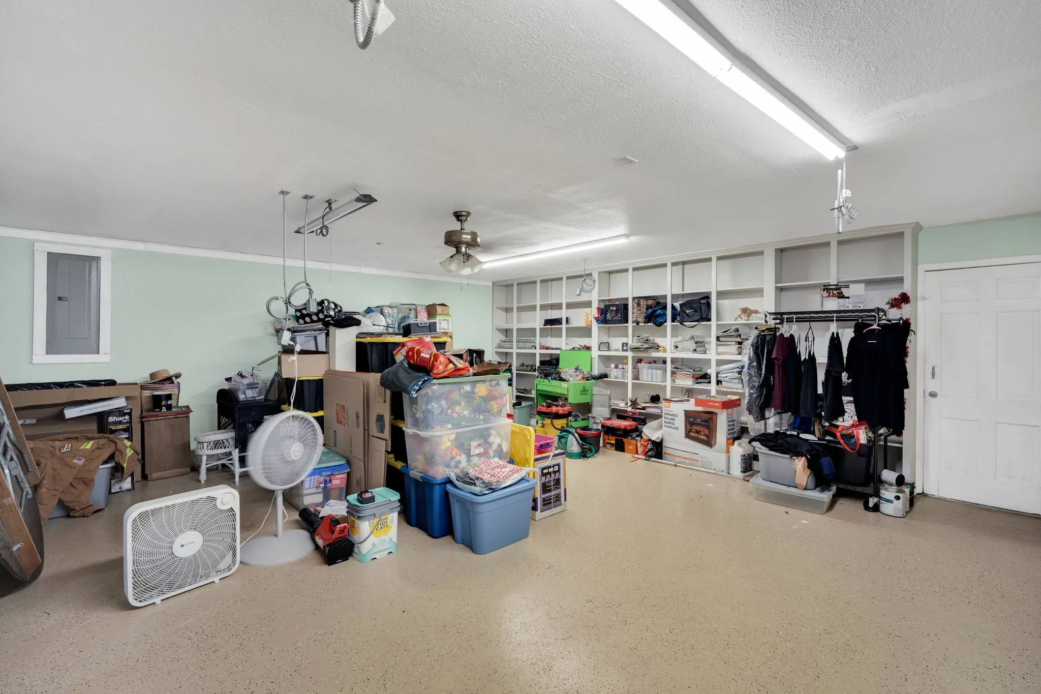 Single Family Residence For Sale in Hill County , 468 Fm 2960, Whitney, Texas 76692, 3 Bedroom, 3 Bathroom, Garage spaces, 3,132 Sqft, built in 1978, mls#21323027, Real Estate Agent in Whitney, Homes For Sale in Hill county, Homes For Sale in Whitney, Realtor in Whitney Texas, Real Estate Brokerage Independent Realty Texas, Luminita Cordes Realtor